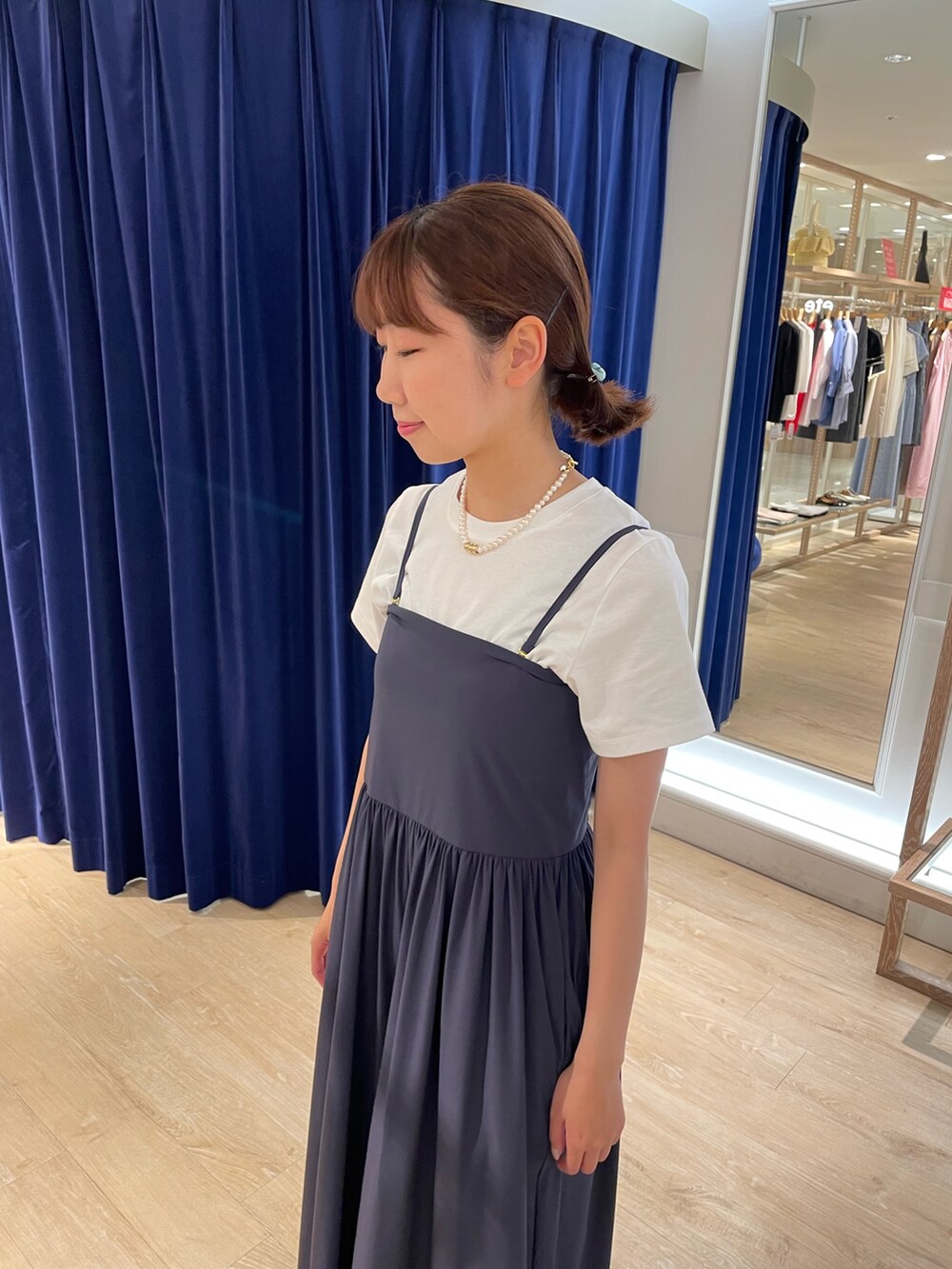 「カジュアル、きれいめカジュアル、お出かけコーデ、夏コーデ、オールインワン、ノーリーズ、nolleys 、低身長」｜「NOLLEY’Sの接触冷感/撥水ストレッチ ベアトップギャザーパンツ（つなぎ/オールインワン、ブルー系）」を使った、mikiさん（レディース・155cm）の夏コーディネートの8枚目の写真