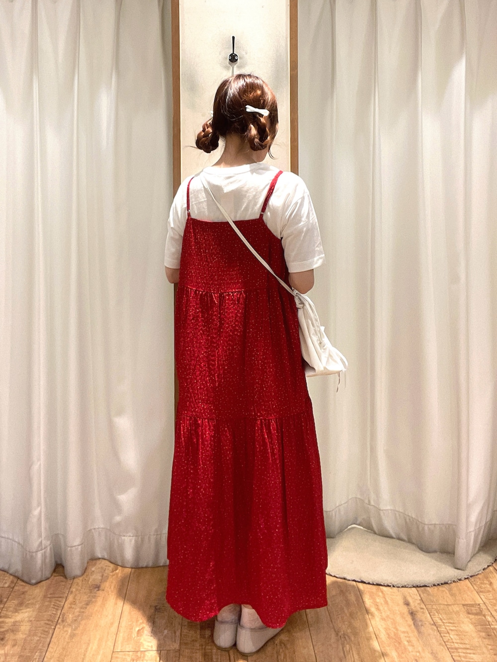 「ehka sopo、キャミワンピ、ドット柄、Tシャツ、ワンピース、エヘカソポ」｜「ehka sopoの◎ドットキャミワンピース（ワンピース、レッド系）」を使った、はるさん（レディース・156cm）の夏コーディネートの2枚目の写真