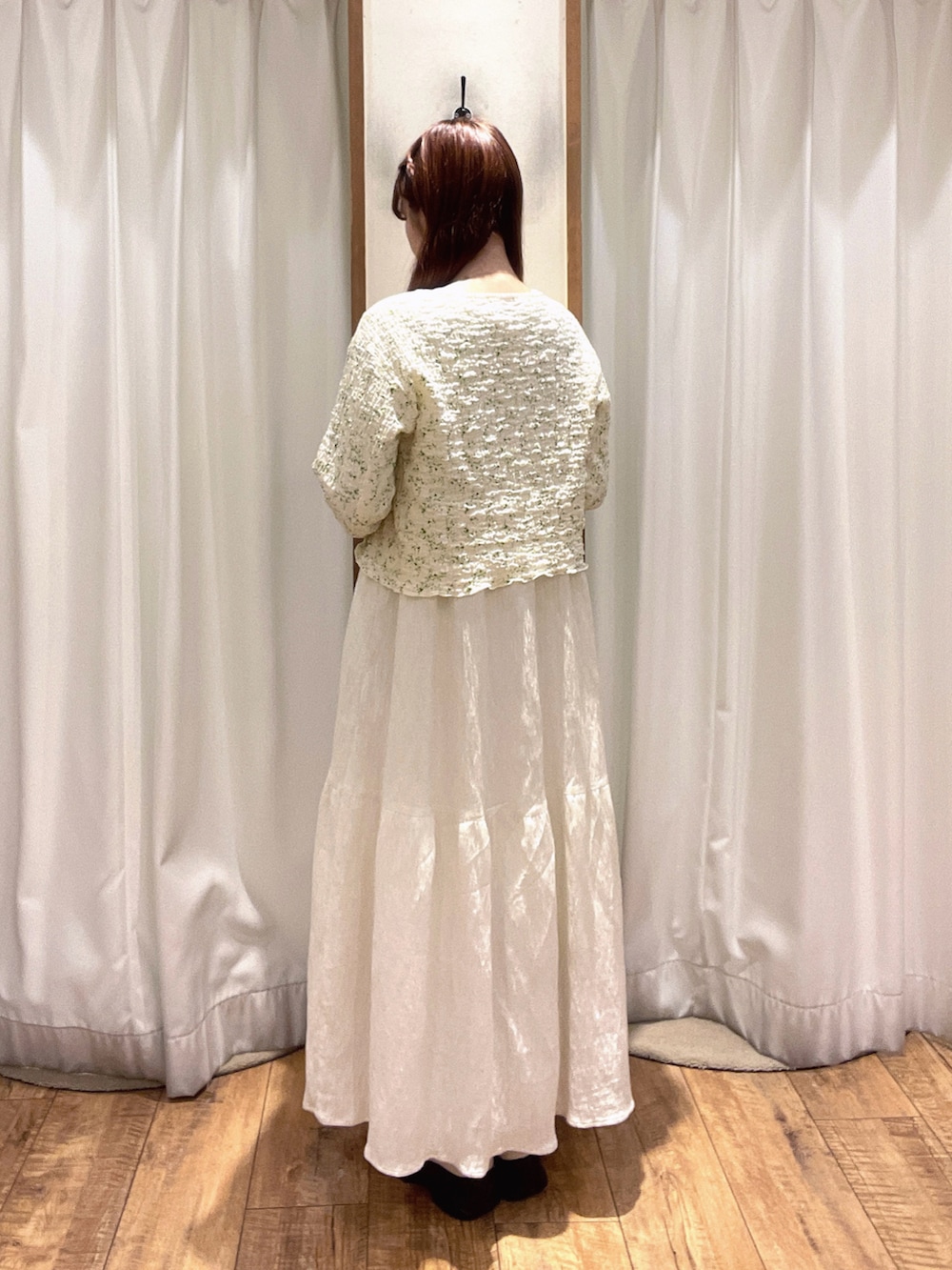 「ehka sopo、エヘカソポ、ガーリー、ワンピース、花柄、バレエシューズ、春コーデ」｜「ehka sopoのバレエスニーカー（スニーカー、ホワイト系）」を使った、はるさん（レディース・156cm）の春コーディネートの2枚目の写真