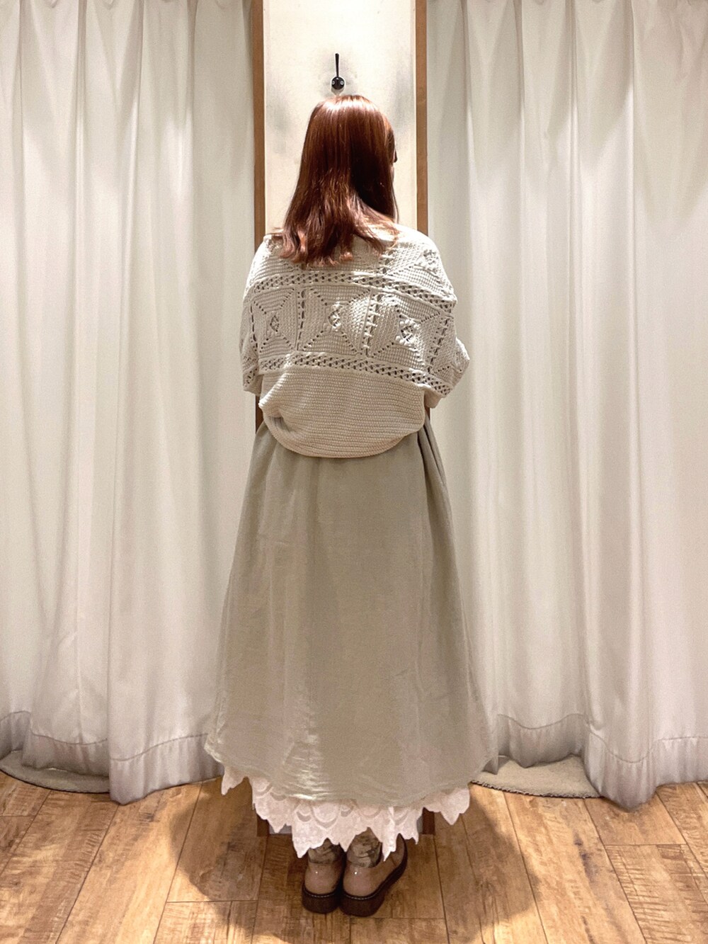 「サマンサ モスモス(Samansa Mos2)、SM2、Samansa Mos2、春コーデ、ワンピース、ペチスカート」｜「Samansa Mos2の【S/Mサイズ】ドットチュールスクエア貼りワンピース（ワンピース、ベージュ系）」を使った、はるさん（レディース・156cm）の春コーディネートの2枚目の写真