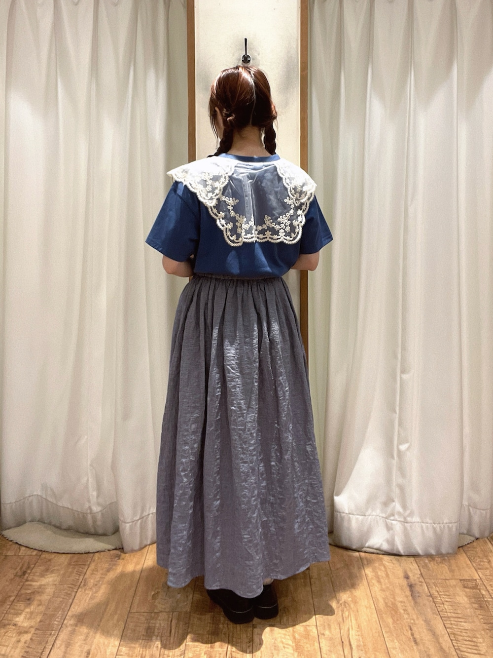 「SM2、Samansa Mos2、サマンサ モスモス(Samansa Mos2)、襟付きトップス、Tシャツ、ガーリー、ギャザースカート」｜「Samansa Mos2のシアーレース襟付Tシャツ（Tシャツ/カットソー、ブルー系）」を使った、はるさん（レディース・156cm）の春コーディネートの2枚目の写真