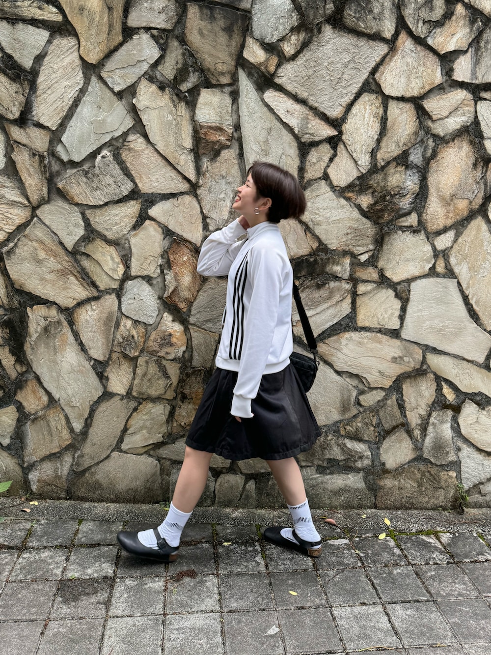 「adidasのアイテム（スタジャン、ホワイト系）」を使った、peiさん（レディース・164cm）の春コーディネートの2枚目の写真
