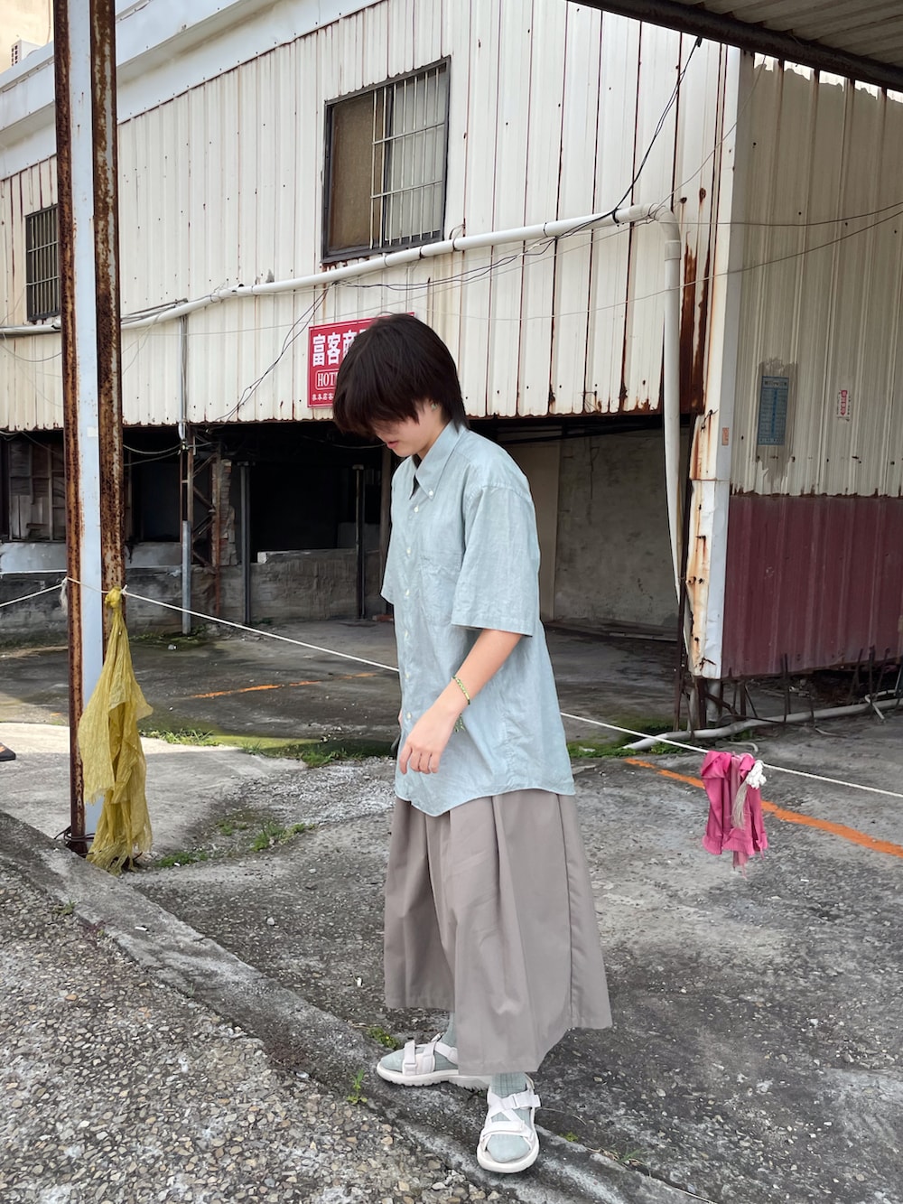 「pierre cardinのアイテム（シャツ/ブラウス、ブルー系）」を使った、peiさん（レディース・164cm）の夏コーディネートの3枚目の写真