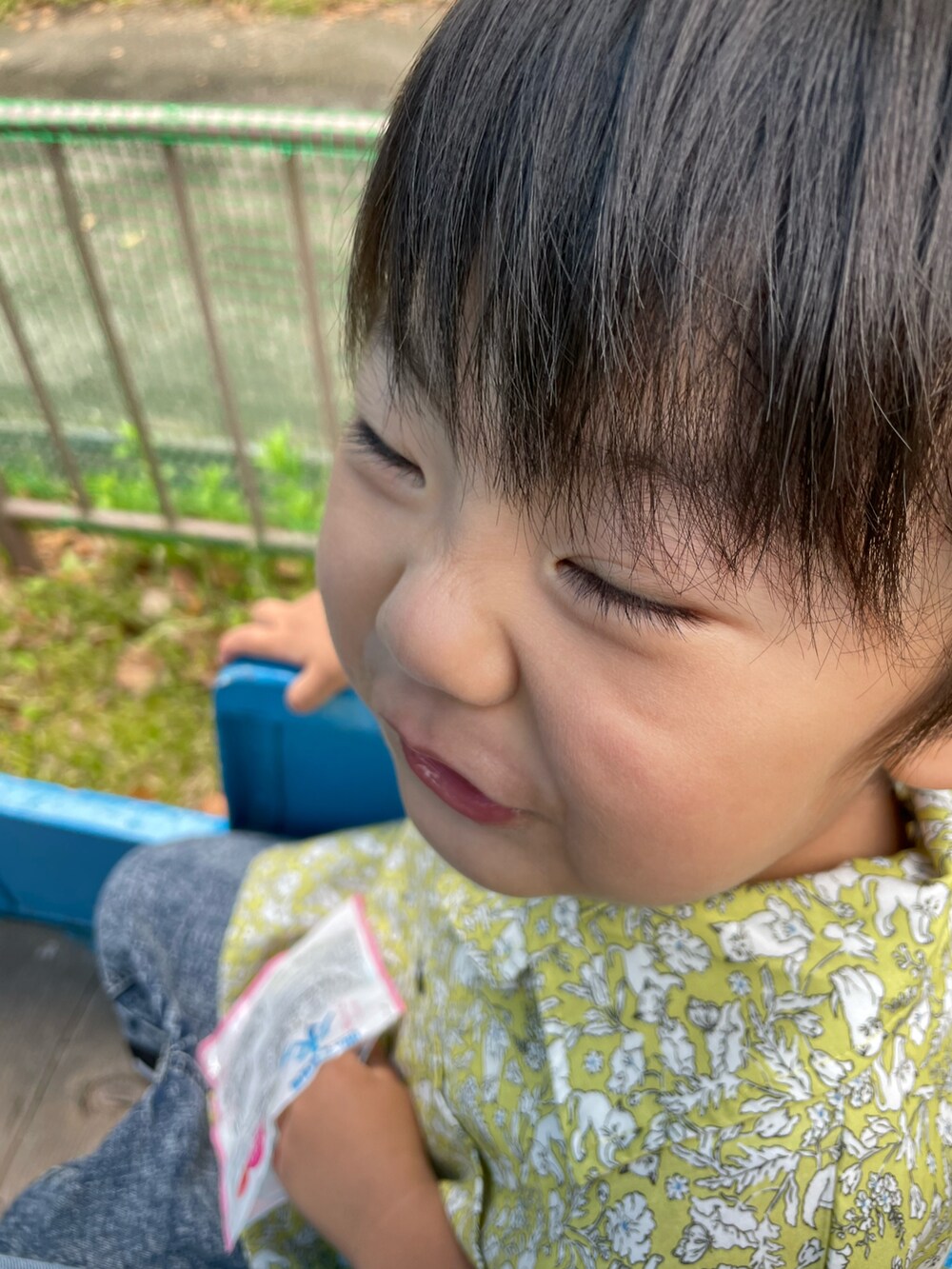 「BRANSHESのアイテム（トップス、イエロー系）」を使った、蒼さん（キッズ・90cm）の春コーディネートの4枚目の写真