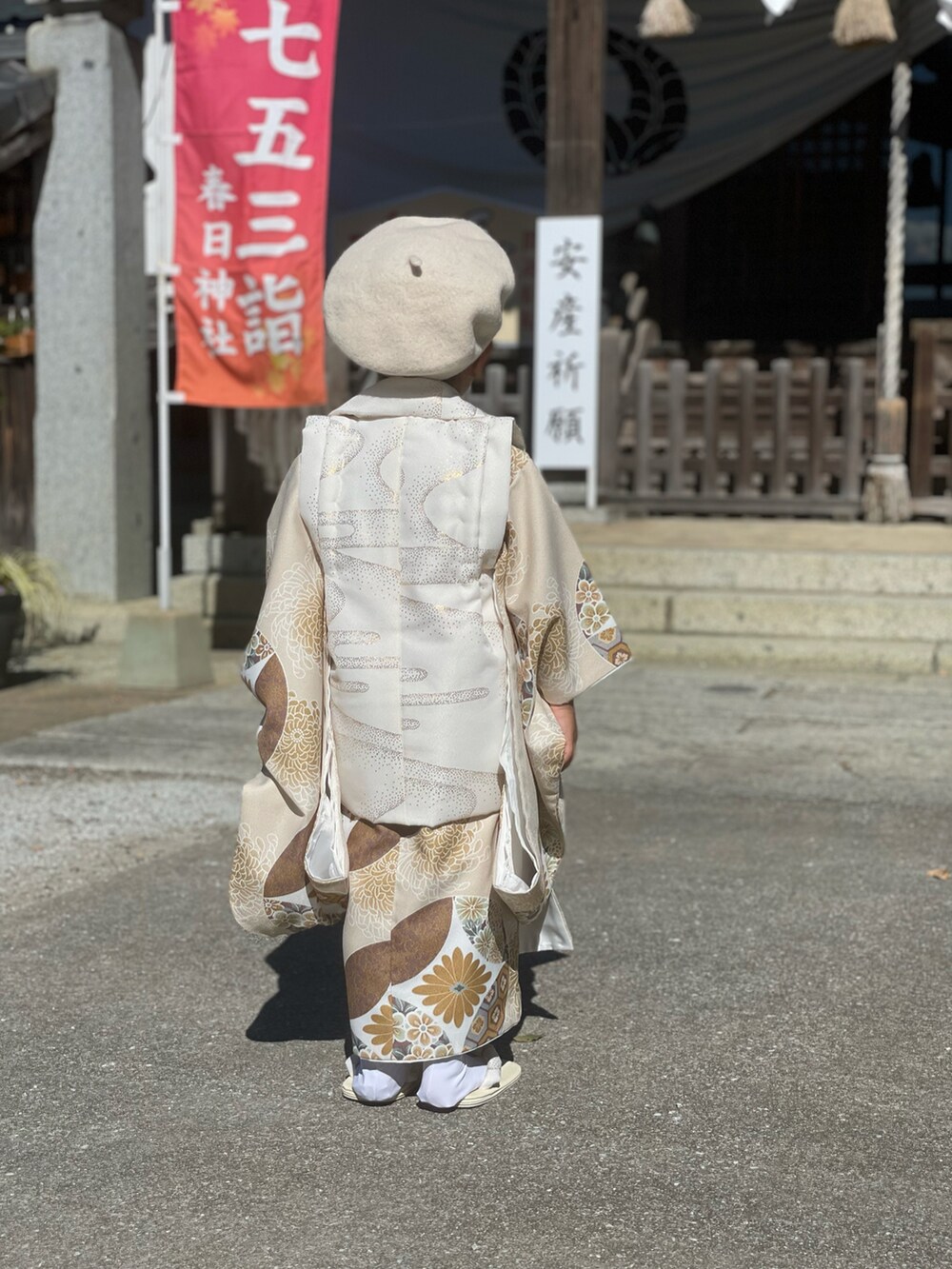 「ファッションを楽しもう、秋冬コーデ、七五三、おしゃれさんと繋がりたい、お出かけコーデ、淡色コーデ、キッズコーデ、キッズファッション、イベント、ベレー帽、着物、3歳、男の子コーデ、男の子、ワントーンコーデ」｜「utataneの七五三３歳用被布コートセット 男の子 ひよこ商店 クリーム金彩×エクリュ七宝（着物、ベージュ系）」を使った、蒼さん（キッズ・90cm）の秋コーディネートの2枚目の写真