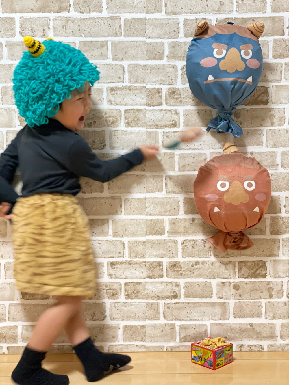 「節分、イベント、鬼、3歳、コスプレ、3coins、メルカリ、antiqua、make your day、タートルネック、ファー、ニット帽、トラ柄、キッズコーデ、冬コーデ」｜「メルカリ　ハンドメイドのアイテム（ニットキャップ/ビーニー、ブルー系）」を使った、蒼さん（キッズ・90cm）の冬コーディネートの4枚目の写真