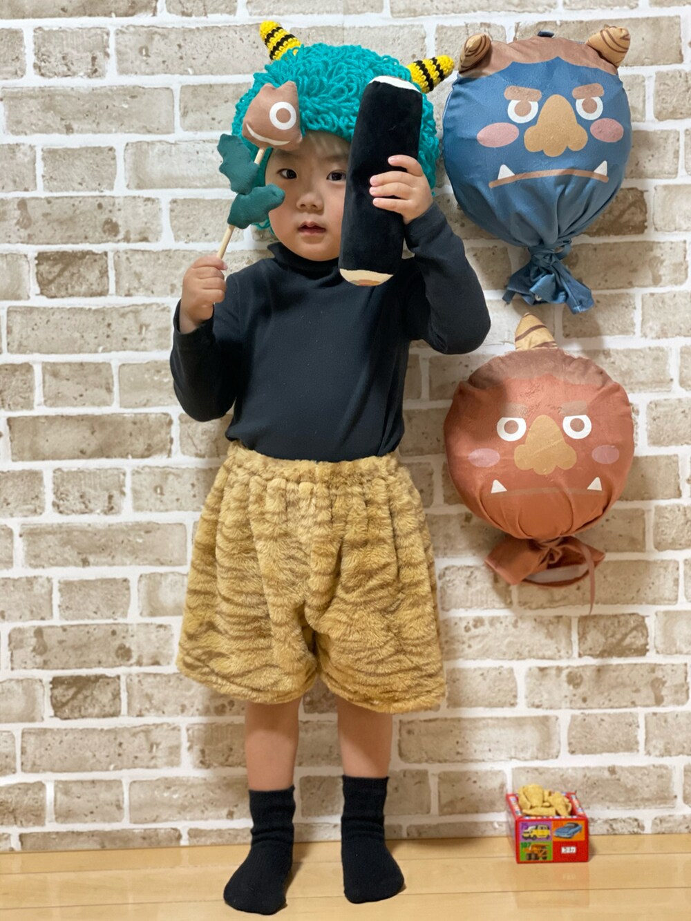 「節分、イベント、鬼、3歳、コスプレ、3coins、メルカリ、antiqua、make your day、タートルネック、ファー、ニット帽、トラ柄、キッズコーデ、冬コーデ」｜「メルカリ　ハンドメイドのアイテム（ニットキャップ/ビーニー、ブルー系）」を使った、蒼さん（キッズ・90cm）の冬コーディネートの3枚目の写真