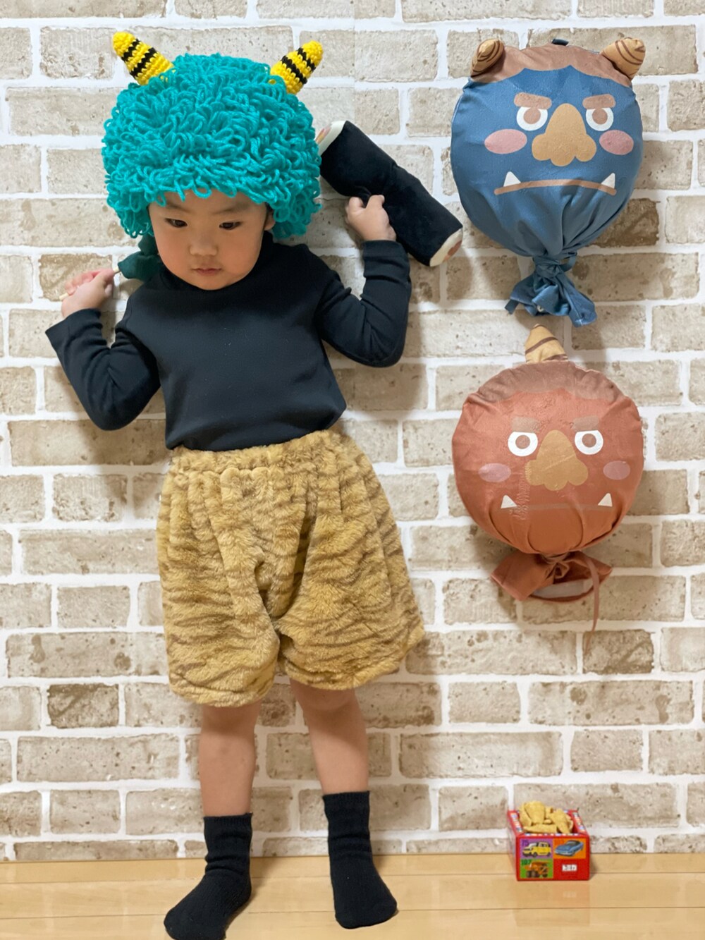 「節分、イベント、鬼、3歳、コスプレ、3coins、メルカリ、antiqua、make your day、タートルネック、ファー、ニット帽、トラ柄、キッズコーデ、冬コーデ」｜「メルカリ　ハンドメイドのアイテム（ニットキャップ/ビーニー、ブルー系）」を使った、蒼さん（キッズ・90cm）の冬コーディネートの2枚目の写真
