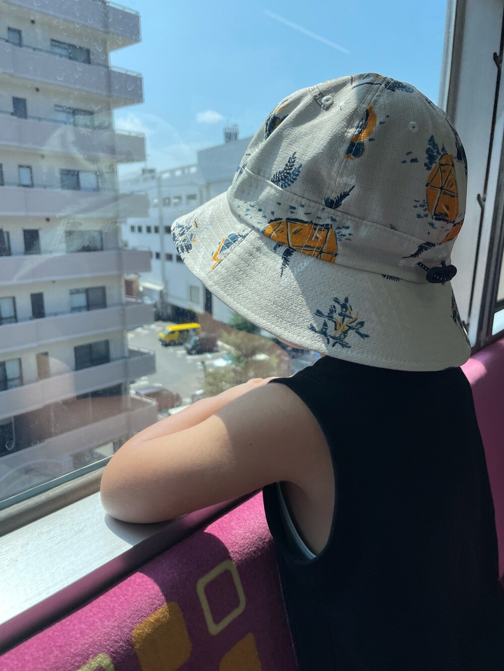 「夏コーデ、キッズファッション、カジュアルコーデ、ストリート、バケットハット、おしゃれさんと繋がりたい、3歳、オーバーサイズ、ビッグシルエット、タンクトップ、シンプルコーデ、ハーフパンツ、NIKE、ハット」｜「THE NORTH FACEのTHE NORTH FACE:サマー クーリング ハット（ハット、ホワイト系）」を使った、蒼さん（キッズ・90cm）の夏コーディネートの5枚目の写真