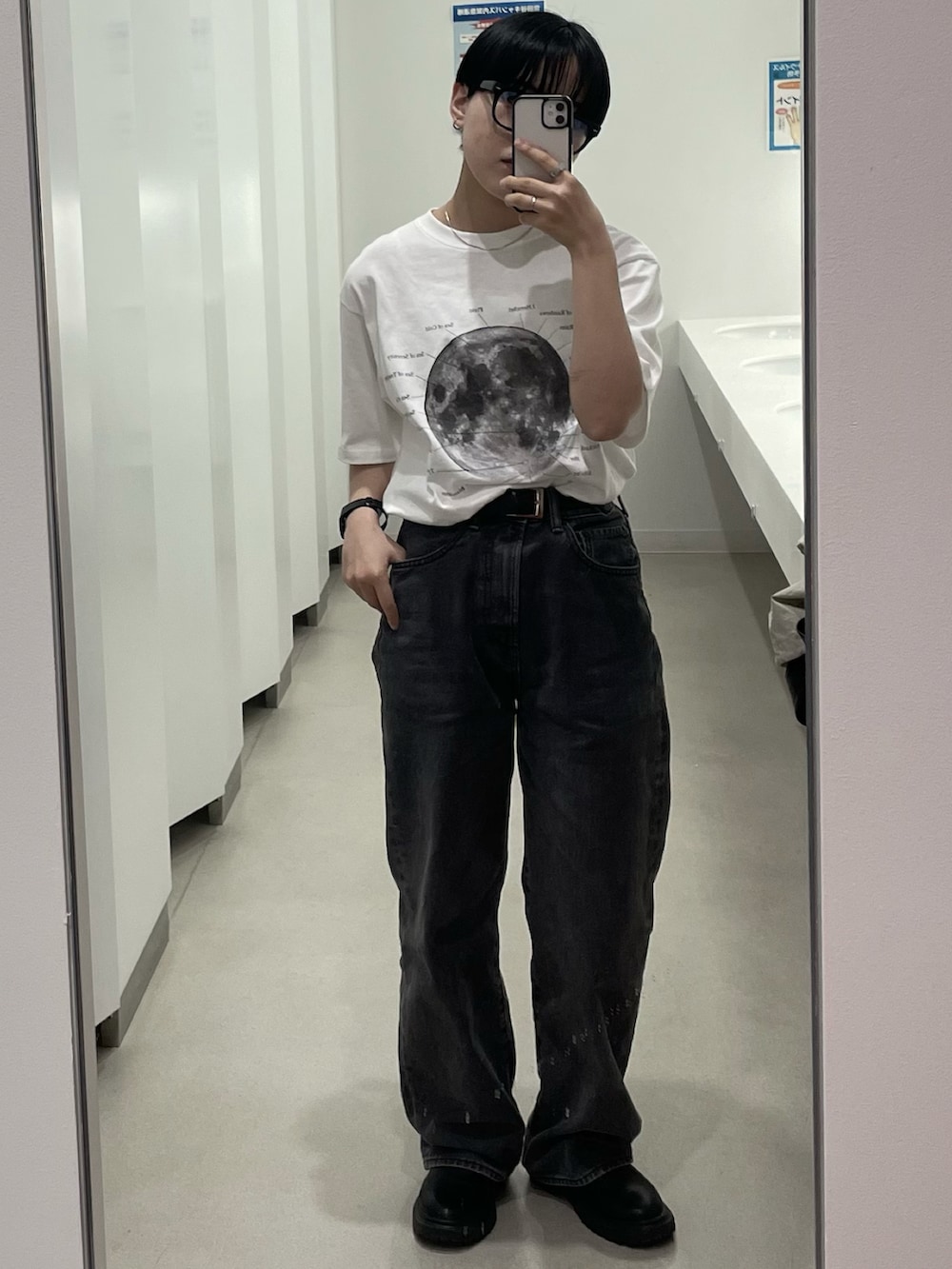 「Tシャツ、chaopanic typy、デニム、バギーパンツ、GU、CASIO、BEAMS BOY、シルバーアクセサリー、CENE、無印良品、モノトーン、モノトーンコーデ、シンプル、シンプルコーデ、低身長」｜「CIAOPANIC TYPYの【UNISEX】ムーンクレーターロゴプリントTee（Tシャツ/カットソー、ホワイト系）」を使った、kanaさん（レディース・152cm）の春コーディネートの2枚目の写真
