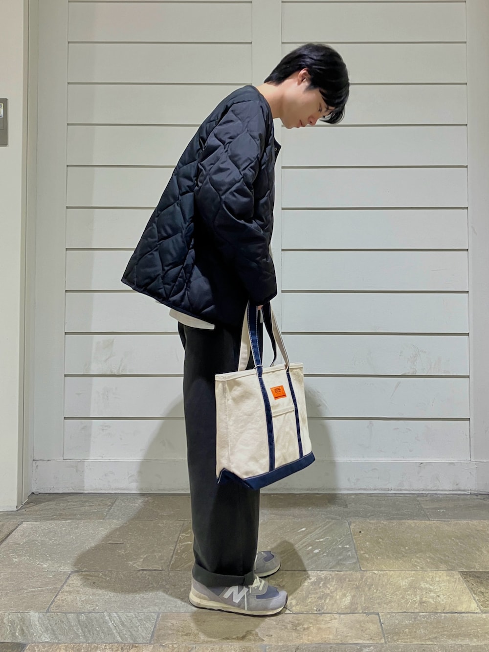 「秋コーデ、秋、秋のコーデ、秋冬コーデ、秋服、秋服準備はじめました、秋冬、TAION、ダウンジャケット、インナーダウン、MA-1」｜「TAIONの【GLOSTER別注】TAION ミリタリー クルーネック ライナージャケット（ダウンジャケット/コート、ブラック系）」を使った、reさん（メンズ・173cm）の秋コーディネートの3枚目の写真