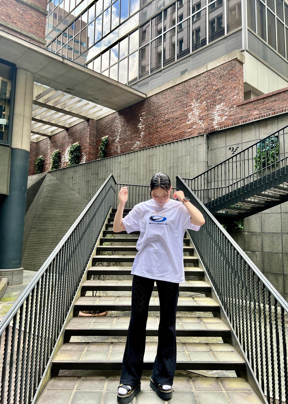「Summer、夏、オークリー、Oakley、かわちい、Saturdays NYC」|「Saturdays NYCのRijka Cotton Mesh Pant(その他パンツ、ブラック系)」を使った、rayさん(レディース・164cm)の夏コーディネートの2枚目の写真