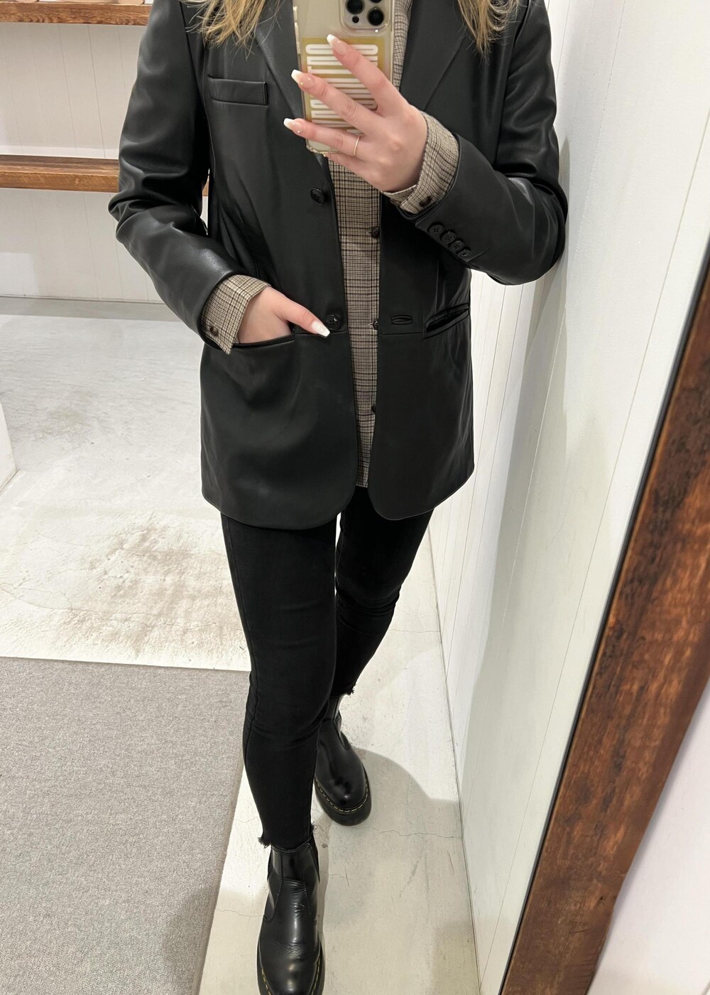 「レザー、ラムレザー、ジャケット、チェック柄、Saturdays NYC」｜「Saturdays NYCのBaxter Leather Blazer（その他アウター、ブラック系）」を使った、rayさん（レディース・164cm）の秋コーディネートの2枚目の写真