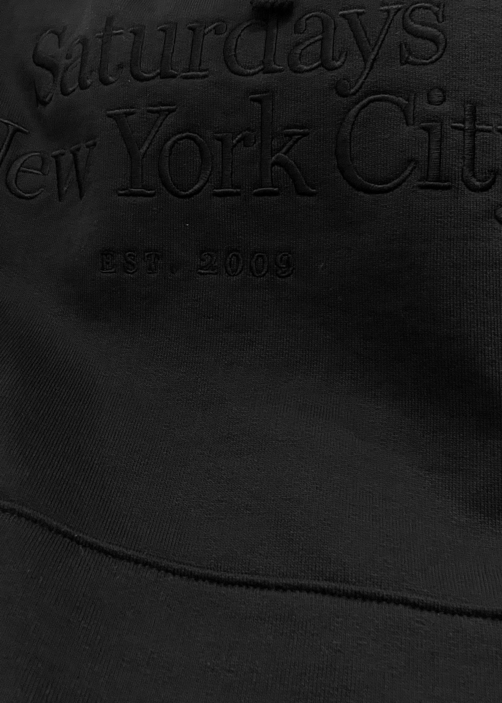 「フーディー、秋、ストリート、スウェット、パーカー、フード、Saturdays NYC」｜「Saturdays NYCのDitch Miller Standard Hoodie（パーカー、ブラック系）」を使った、rayさん（レディース・164cm）の秋コーディネートの2枚目の写真