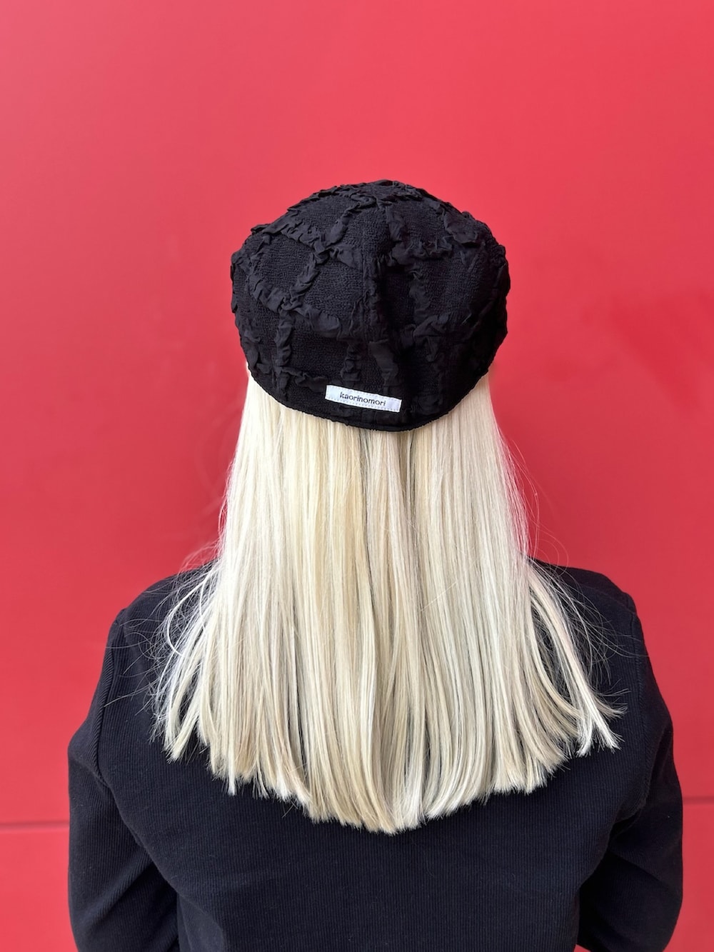 「Kaorinomori、カオリノモリ、モノトーン、ハンチング、ハンチング帽、ハンチングコーデ、ハンチング女子、黒コーデ、ナイロンパンツ」｜「kaorinomoriのkaorinomori シークハンチング / カオリノモリ（ハンチング/ベレー帽、ブラック系）」を使った、YUIさん（レディース・157cm）の春コーディネートの5枚目の写真