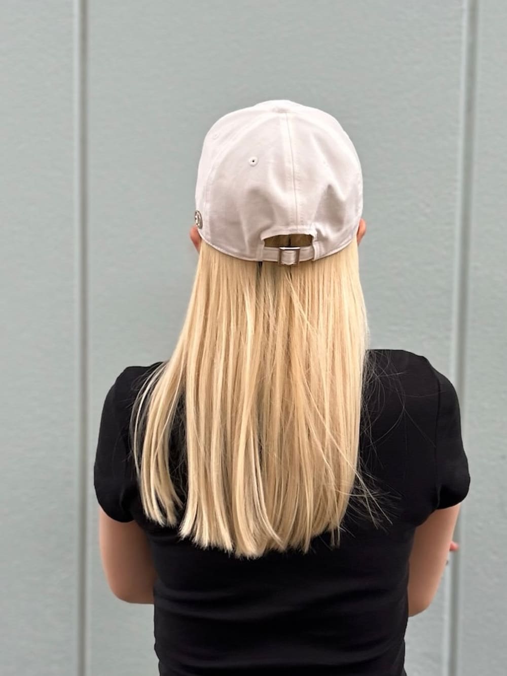「キャップ、キャップ女子、キャップコーデ、帽子、帽子コーデ、日除け、黒Tシャツ」｜「Chapeau d' OのChapeau d' O  Canvas Arch Logo Cap / シャポードオー（キャップ、ホワイト系）」を使った、YUIさん（レディース・157cm）の夏コーディネートの3枚目の写真