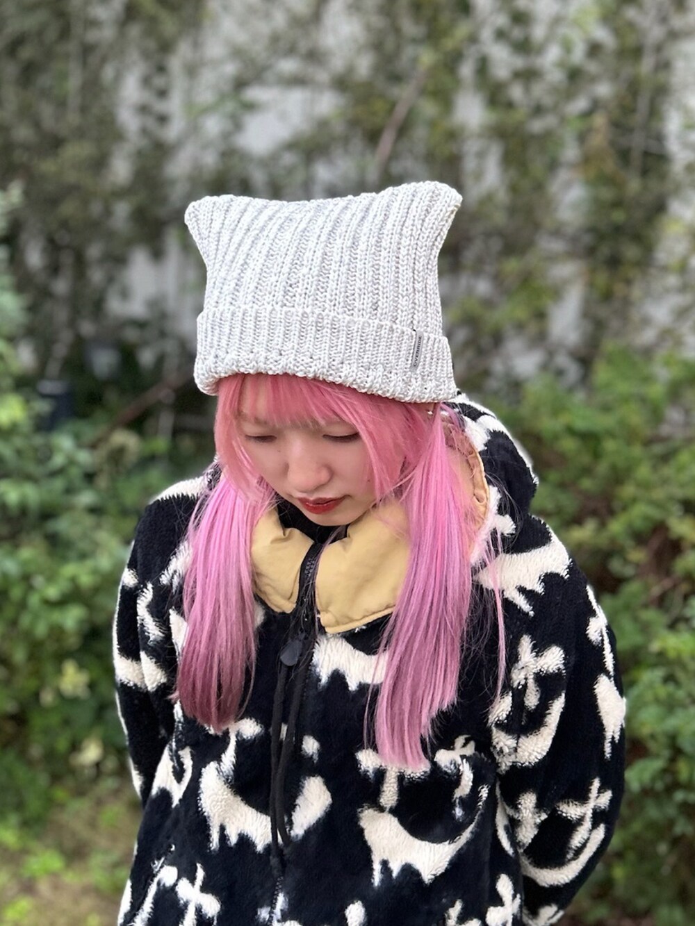 「override、ネコ、ねこみみニット帽、ネコミミ、ニット帽、ニット帽コーデ、冬アウター、最近のいい感じコーデ」｜「OVERRIDEのOVERRIDE  KNIT MIX CAT BEANIE 猫耳ビーニー / オーバーライド（ニットキャップ/ビーニー、グレー系）」を使った、YUIさん（レディース・157cm）の秋コーディネートの2枚目の写真
