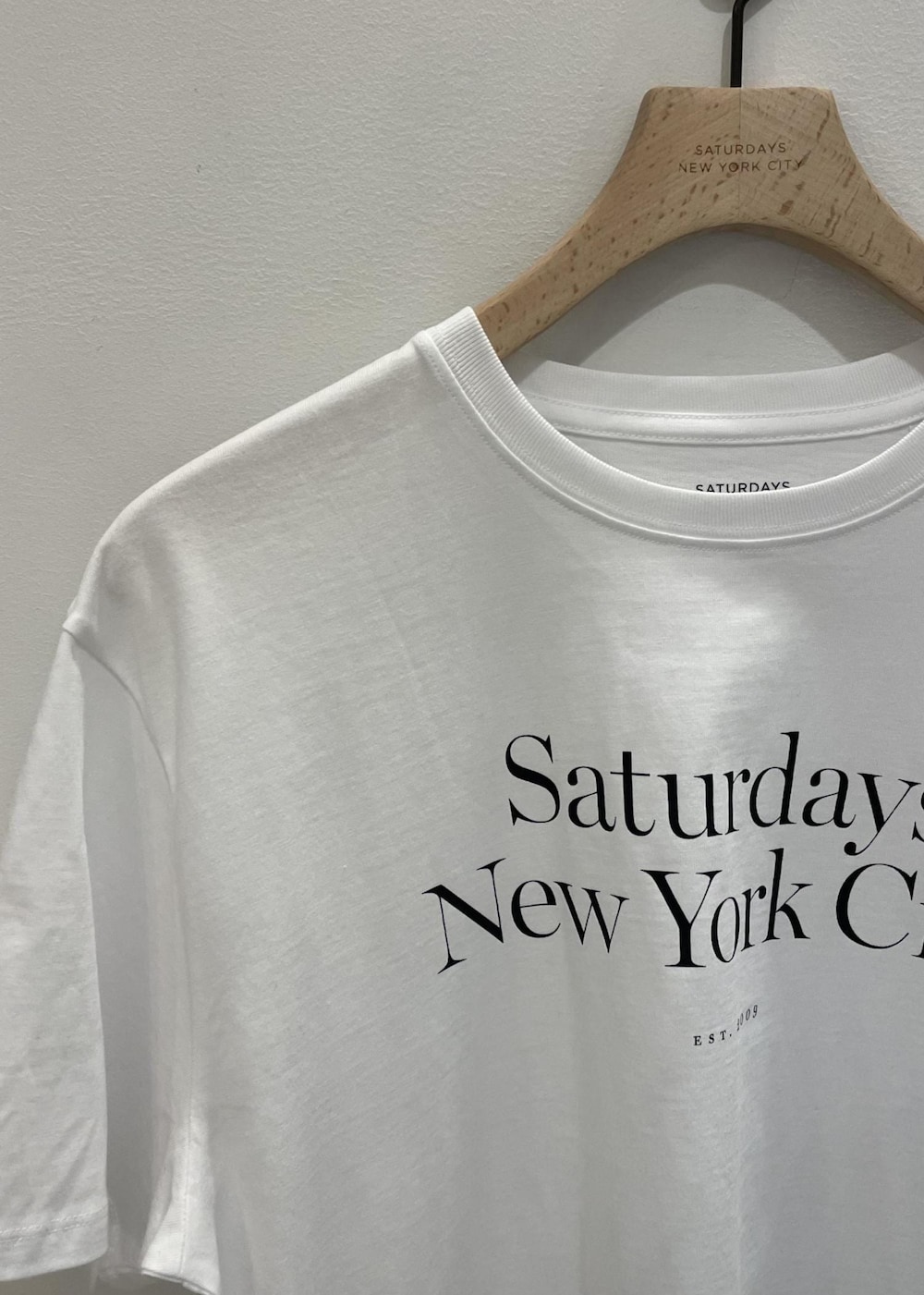 「ロゴ、Tシャツ、シャツ、半袖、ウィメンズ、メンズ、グリーン、コットン、ホワイト、長袖、チェック、胸ポケット、タータンチェック、スニーカー、ローカット」｜「Saturdays NYCのMarco Plaid Ls Shirt（シャツ/ブラウス、グリーン系）」を使った、MOEさん（レディース・166cm）の春コーディネートの4枚目の写真