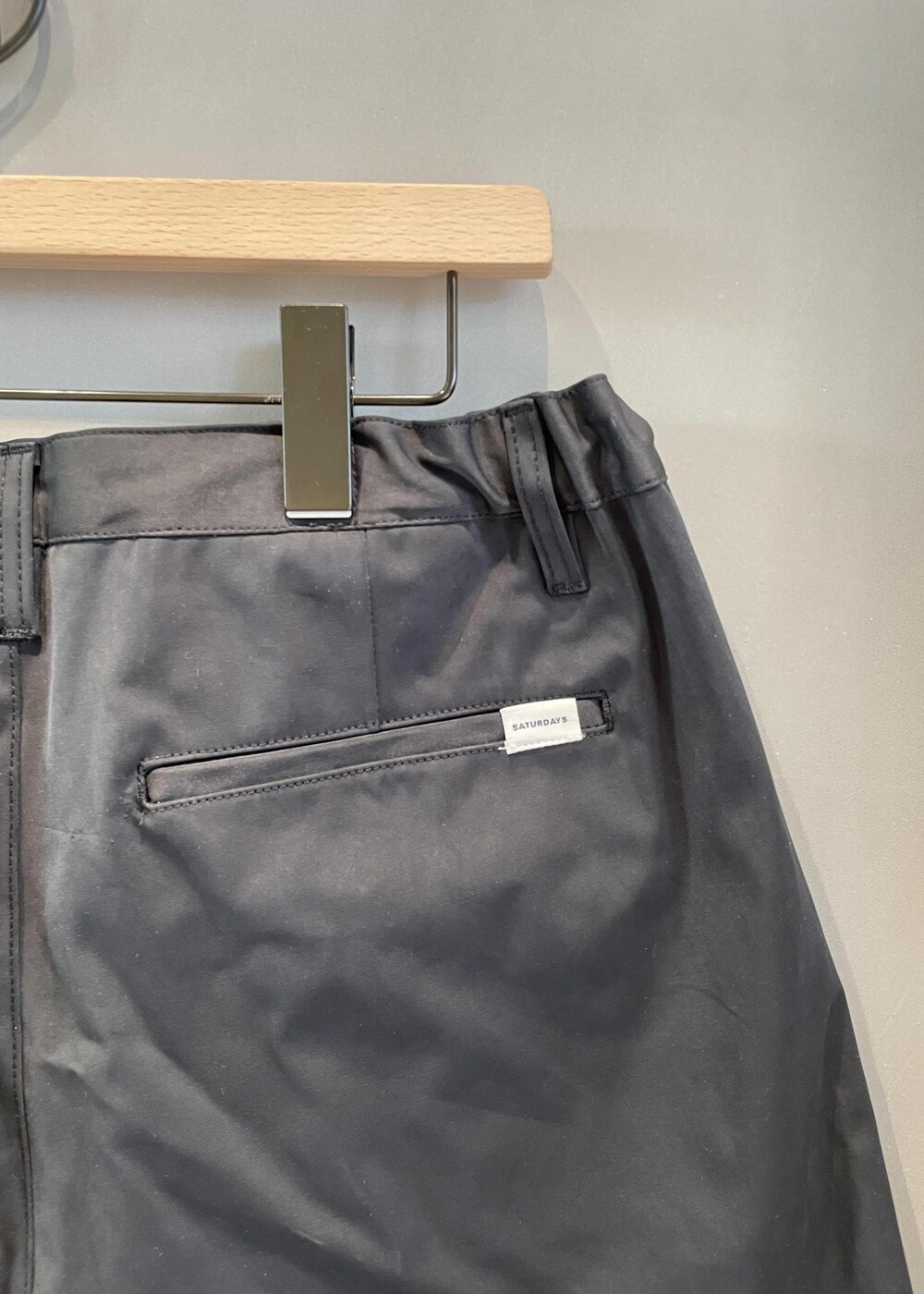 「SNapMeAward、ゴルフ、ゴルフウェア、ニット、パンツ、レディース、ソックス、ショートパンツ、Saturdays NYC」｜「Saturdays NYCのOne Tuck Short Pant（その他パンツ、ブラック系）」を使った、MOEさん（レディース・166cm）の冬コーディネートの7枚目の写真