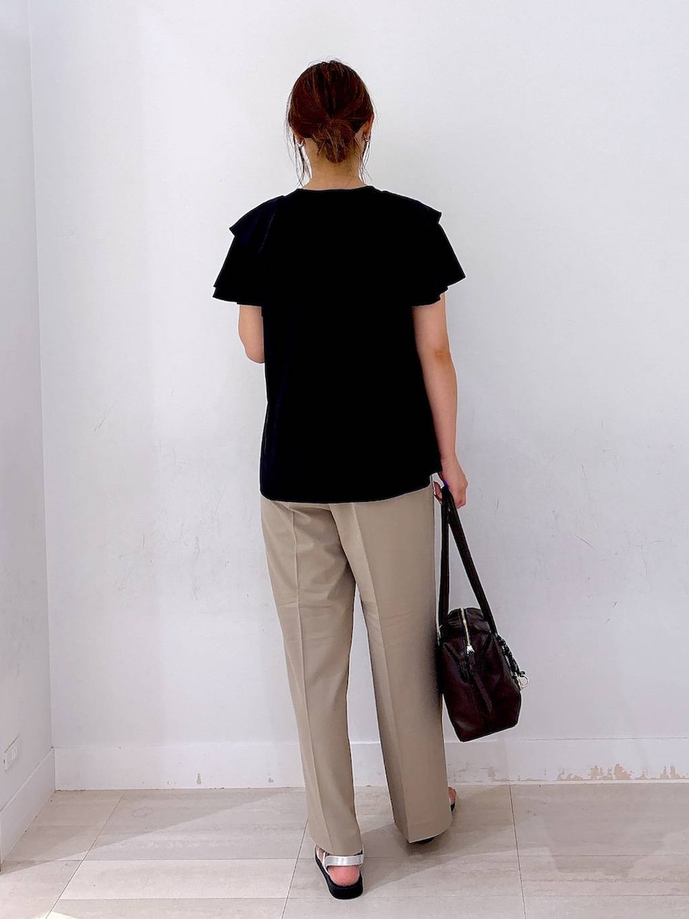 「体型カバー、着痩せ・細見え、ママコーデ、GLOBAL WORK、さらさらリラックス_GLOBAL WORK、ブラウス、ウツクシルエット_GLOBAL WORK、ワイドパンツ、ゆったり、きれいめ」｜「GLOBAL WORKのウツクシルエットDRYワイドパンツ/289061（その他パンツ、ベージュ系）」を使った、asamiさん（レディース・161cm）の夏コーディネートの3枚目の写真