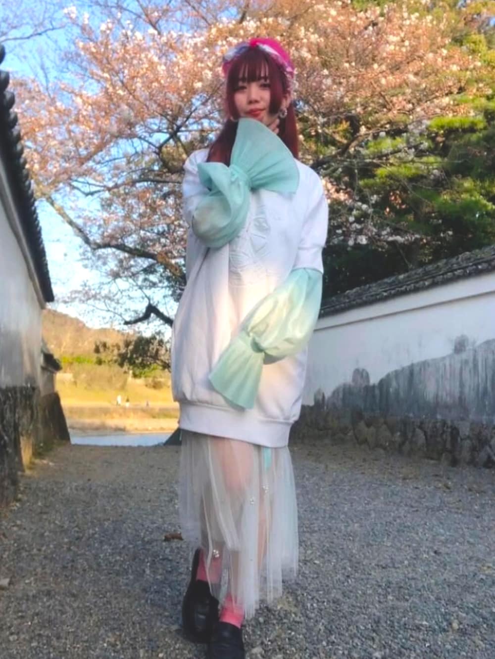 「レイヤードスタイル、チュールスカート、ブラウス、ヘアバンド、スターウォーズ、ダースベイダー、春めき満開コーデ、春コーデ、スウェット、ミニワンピ」｜「AHCAHCUM.muchachaのアイテム（スウェット、ホワイト系）」を使った、しぃちゃんさん（レディース・161cm）の春コーディネートの5枚目の写真