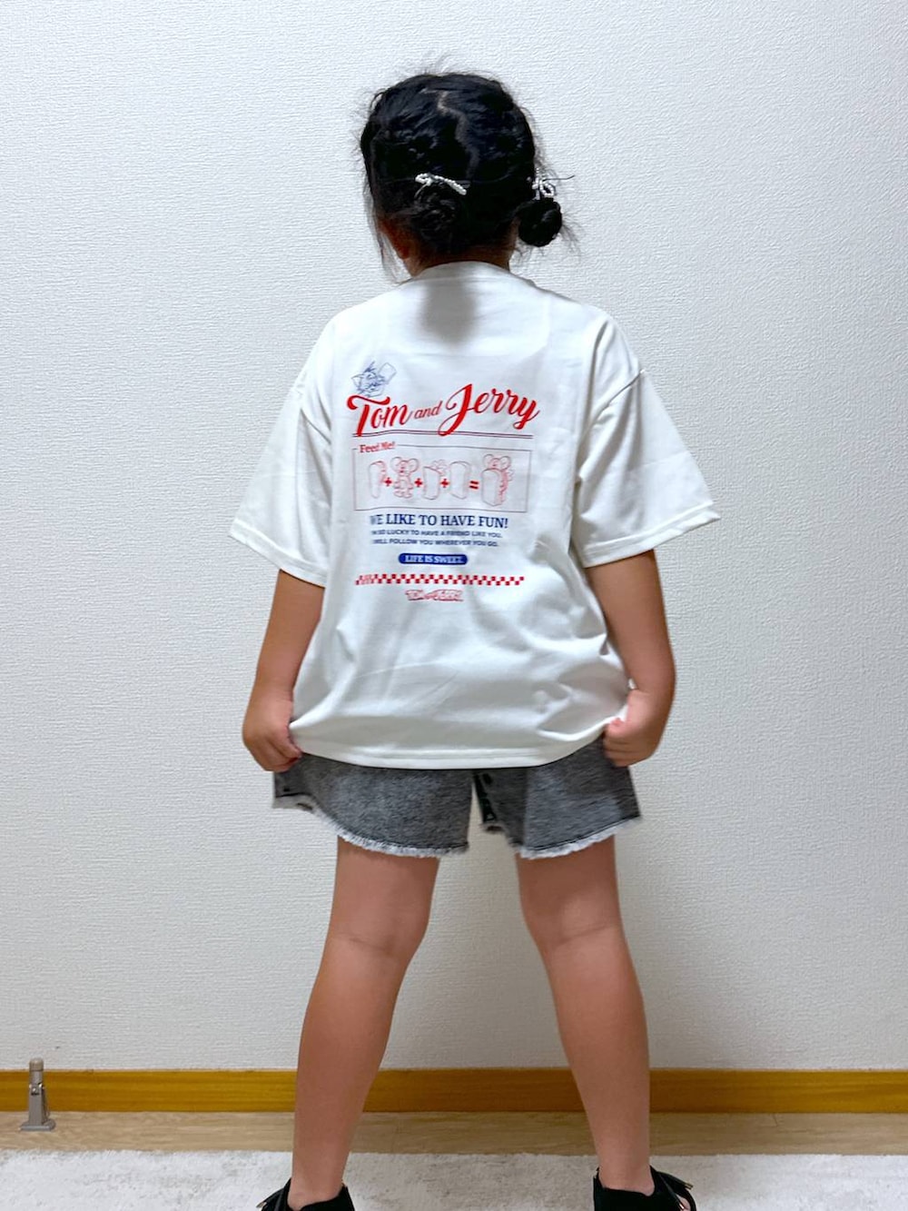 「女子ウケ、体型カバー、キッズ、キッズ服、低身長_GLOBALWORK、ヘビロッTEE_GLOBAL WORK」｜「GLOBAL WORKのGOODデニムアソートショートパンツ/147416（デニムパンツ、グレー系）」を使った、Hina ママ さん（キッズ・115cm）の夏コーディネートの3枚目の写真