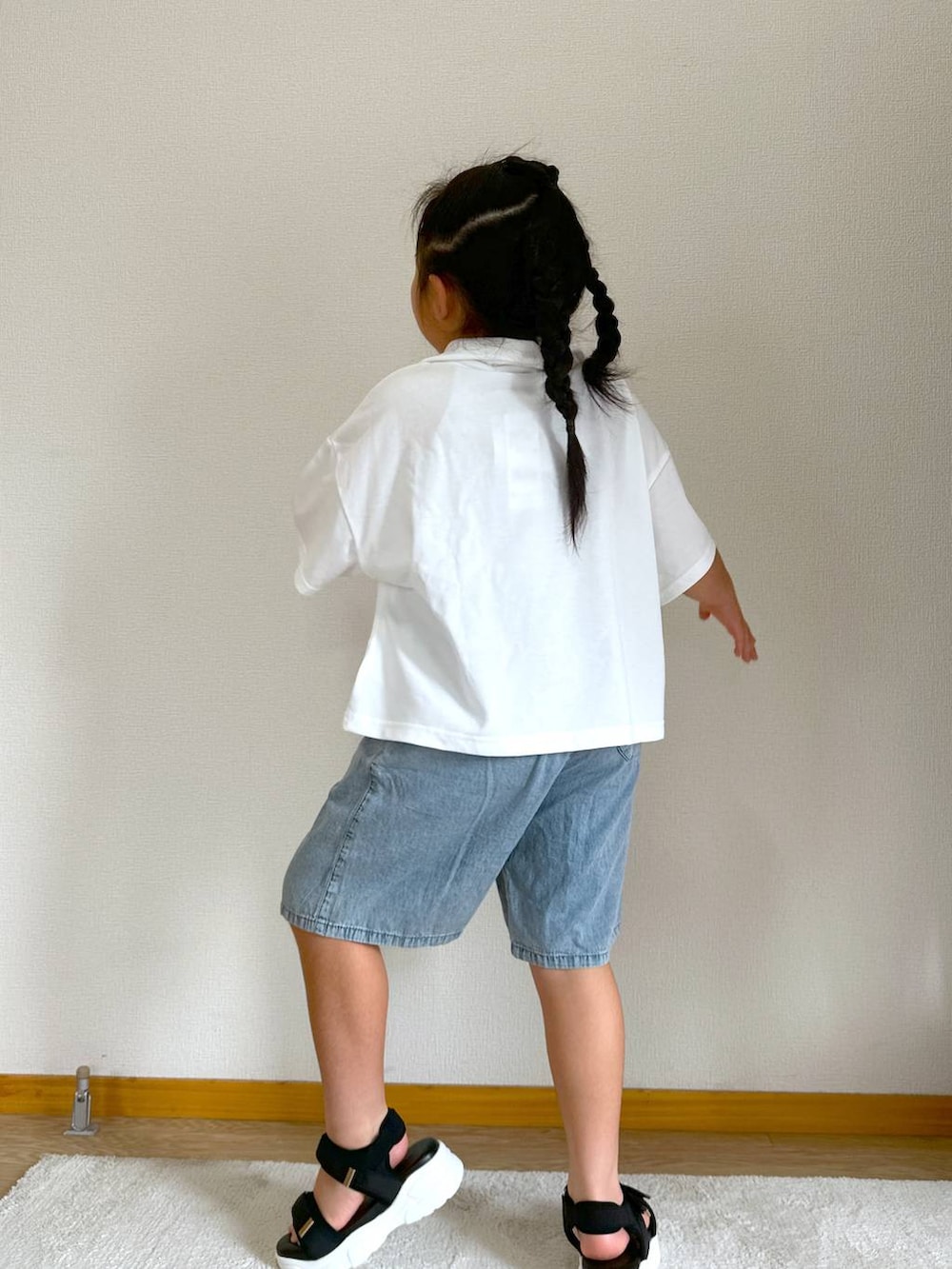 「女子ウケ、体型カバー、キッズ、低身長_GLOBALWORK、キッズ服、吸水速乾、接触冷感」｜「GLOBAL WORKのアソート厚底サンダル/324586（サンダル、ブラック系）」を使った、Hina ママ さん（キッズ・115cm）の夏コーディネートの3枚目の写真