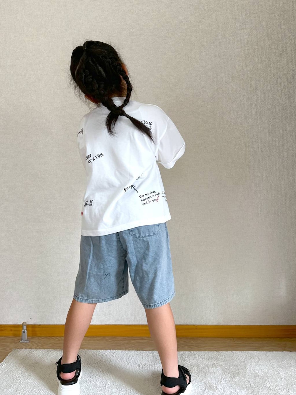 「女子ウケ、体型カバー、キッズ、キッズ服、低身長_GLOBALWORK、接触冷感、吸水速乾」｜「GLOBAL WORKのアソート厚底サンダル/324586（サンダル、ブラック系）」を使った、Hina ママ さん（キッズ・115cm）の夏コーディネートの3枚目の写真