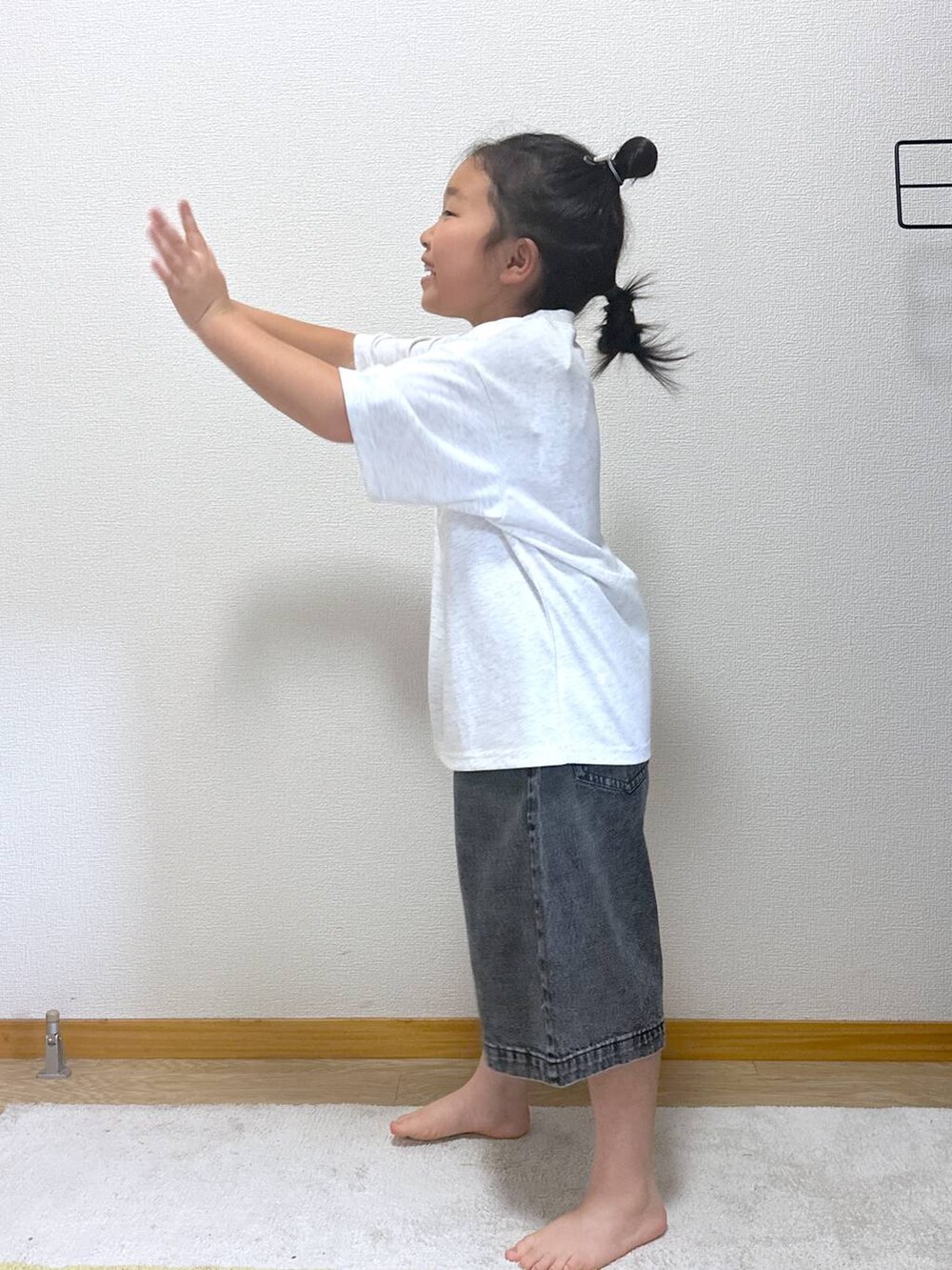 「女子ウケ、体型カバー、キッズ、キッズ服、夏コーデ、低身長_GLOBALWORK、ヘビロッTEE_GLOBAL WORK」｜「GLOBAL WORKのヘビロッTEE/プリント半袖/147385（Tシャツ/カットソー、ホワイト系）」を使った、Hina ママ さん（キッズ・115cm）の夏コーディネートの2枚目の写真
