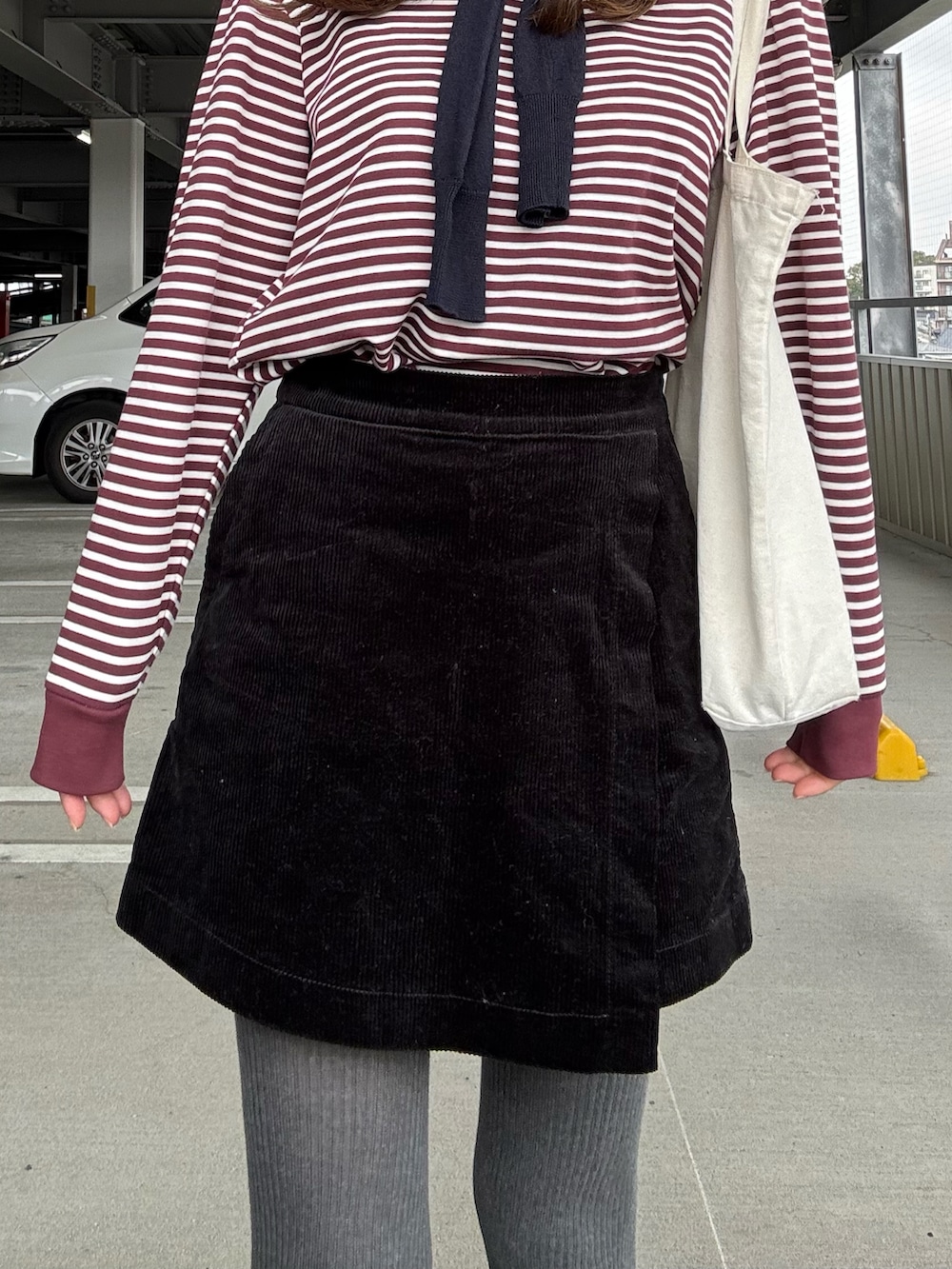 「春めき満開コーデ、春コーデ、UNIQLO、UNIQLOコーデ、ユニクロ、ユニクロコーデ、スコート、シンプルコーデ、プチプラコーデ、ママコーデ」｜「NEW BALANCEのアイテム（スニーカー、グレー系）」を使った、yuyuさん（骨格ストレート・レディース・160cm）の春コーディネートの3枚目の写真