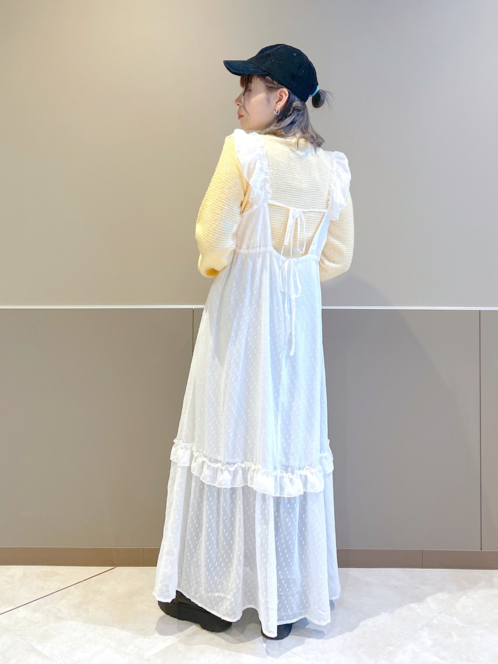 「wcloset、w closet、ダブルクローゼット、カジュアルコーデ、MA-1、ベスト、カジュアルガーリー、甘辛mix、フリルワンピース、ボーダートップス、カラーコーデ、秋コーデ、ニットコーデ、レイヤードスタイル、骨格ストレート」｜「w closetの【2WAY】MA-1（MA-1、グリーン系）」を使った、Shiho Moriokaさん（レディース・157cm）の秋コーディネートの4枚目の写真