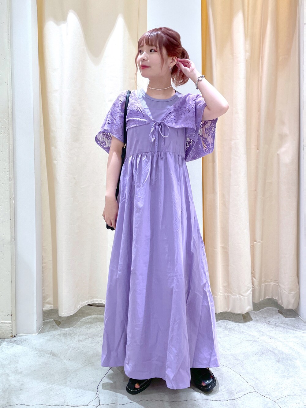 「wcloset、w closet、ダブルクローゼット、ワンピース、キャミワンピ、ラベンダー、パープル、カラーコーデ、ボレロ、透かし編み、カラー×コーデ、グルカサンダル、夏のワントーンコーデ、骨格ストレート」|「w closetの【マルチウェイ】ボレロカーディガン&シャーリングワンピースSET(ワンピース/ドレス、パープル系)」を使った、Shiho Moriokaさん(レディース・157cm)の夏コーディネートの2枚目の写真