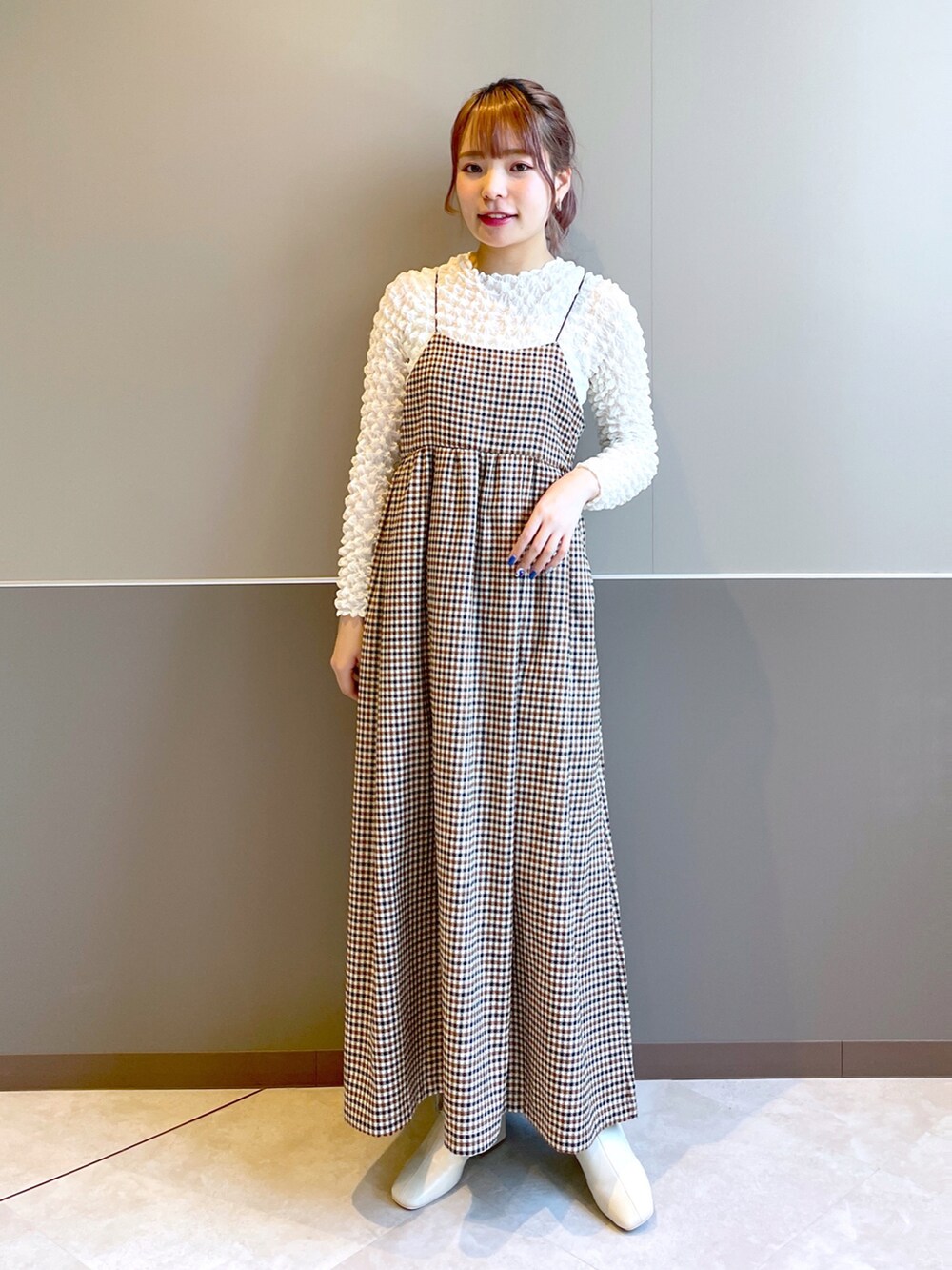 「wcloset、w closet、ダブルクローゼット、ダウンベスト、ショート丈、ポップコーントップス、キャミワンピ、チェック、チェックワンピース、カラーコーデ、リバーシブル、カジュアルガーリー、ストレッチブーツ、ハートバッグ、骨格ストレート」｜「w closetの★先行予約★【リバーシブル】フェイクダウンベスト【8月下旬入荷】（ジャケット/アウター、パープル系）」を使った、Shiho Moriokaさん（レディース・157cm）の秋コーディネートの5枚目の写真