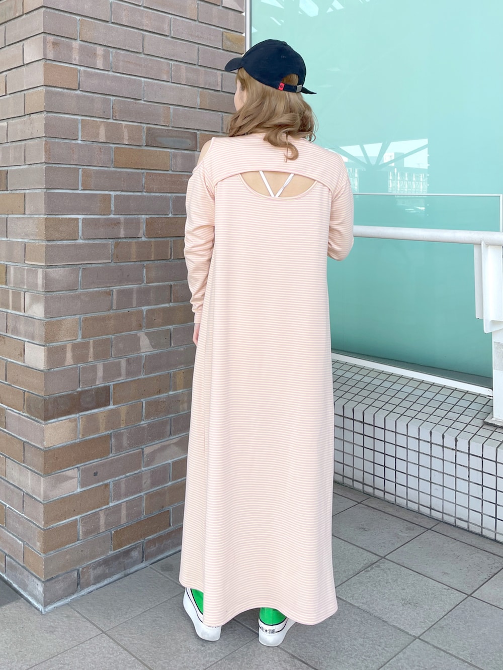 「wcloset、ダブルクローゼット、ダブクロ、春コーデ、オトナカワイイ、休日コーデ、大人カジュアル、デニムジャケット、Gジャン、春カラー、ワンピース、デニムコーデ、お花見コーデ、パステル映える春、骨格ストレート」｜「w closetのビッグデニムジャケット（デニムジャケット、ブルー系）」を使った、Shiho Moriokaさん（レディース・157cm）の春コーディネートの5枚目の写真