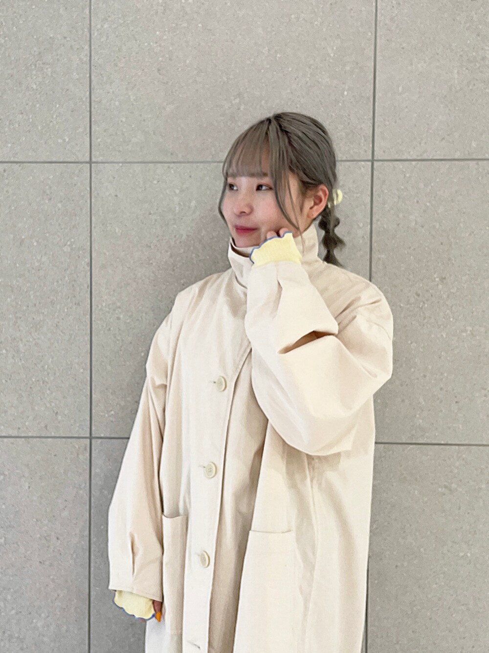 「wcloset、ダブルクローゼット、春コーデ、春服みてみて、春アウター、ロングコート、春コート、ハイネックコート、マルチウェイ、パンツスタイル」|「w closetの【マルチウェイ】ハイネックロングコート(ステンカラーコート、ホワイト系)」を使った、Shiho Moriokaさん(レディース・157cm)の春コーディネートの2枚目の写真