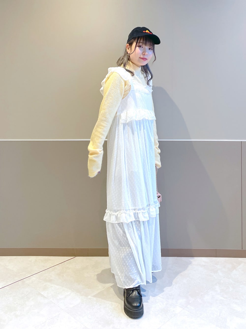「wcloset、w closet、ダブルクローゼット、カジュアルコーデ、MA-1、ベスト、カジュアルガーリー、甘辛mix、フリルワンピース、ボーダートップス、カラーコーデ、秋コーデ、ニットコーデ、レイヤードスタイル、骨格ストレート」｜「w closetの【2WAY】MA-1（MA-1、グリーン系）」を使った、Shiho Moriokaさん（レディース・157cm）の秋コーディネートの3枚目の写真