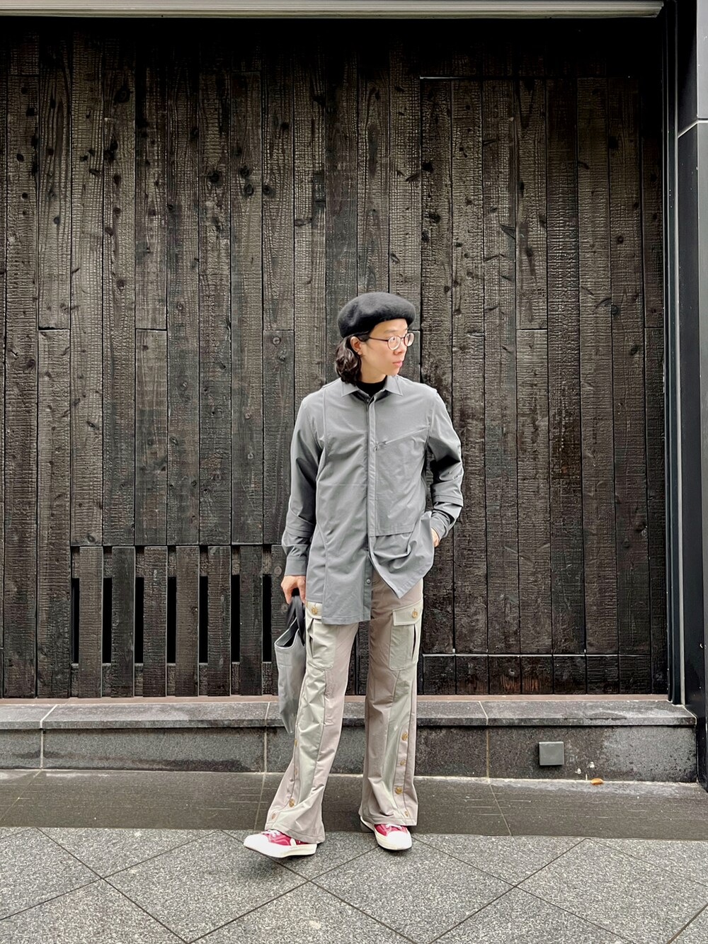 「街頭穿搭、ootd、休閒、日系極簡、台北」｜「PLATEAU STUDIOのアイテム（チノパンツ、グレー系）」を使った、阿圳｜Kyleさん（メンズ・171cm）の冬コーディネートの2枚目の写真