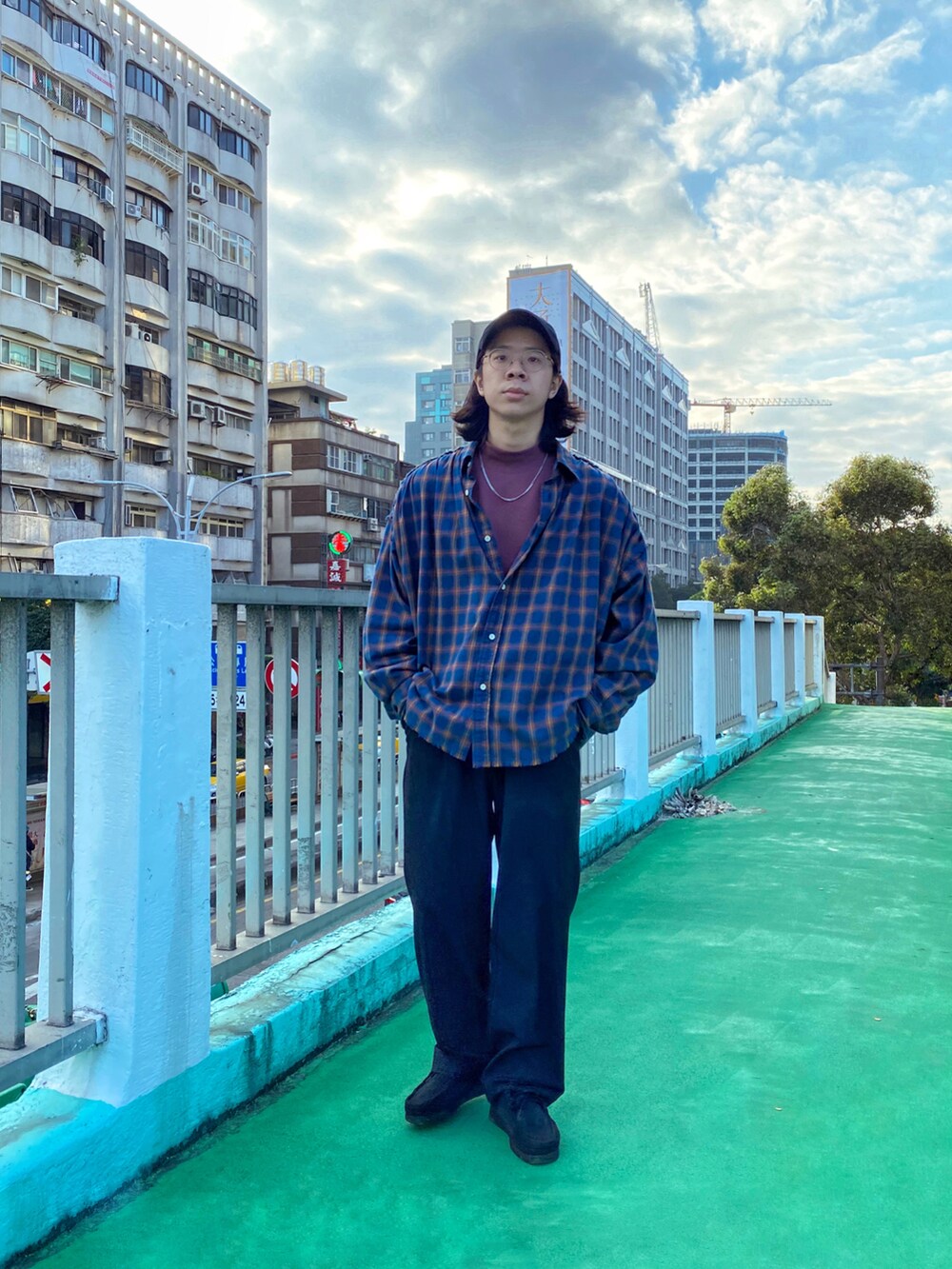 「ootd、街頭穿搭、休閒、UNIQLO U、journal standard、J.S.HOMESTEAD、shirts、基礎款、oversize、日系極簡、journal standard j.s homestead、UNIQLO」｜「JOURNAL STANDARD J.S HOMESTEADのLAZY SH NEL CHECK（シャツ/ブラウス、ブルー系）」を使った、阿圳｜Kyleさん（メンズ・171cm）の冬コーディネートの2枚目の写真