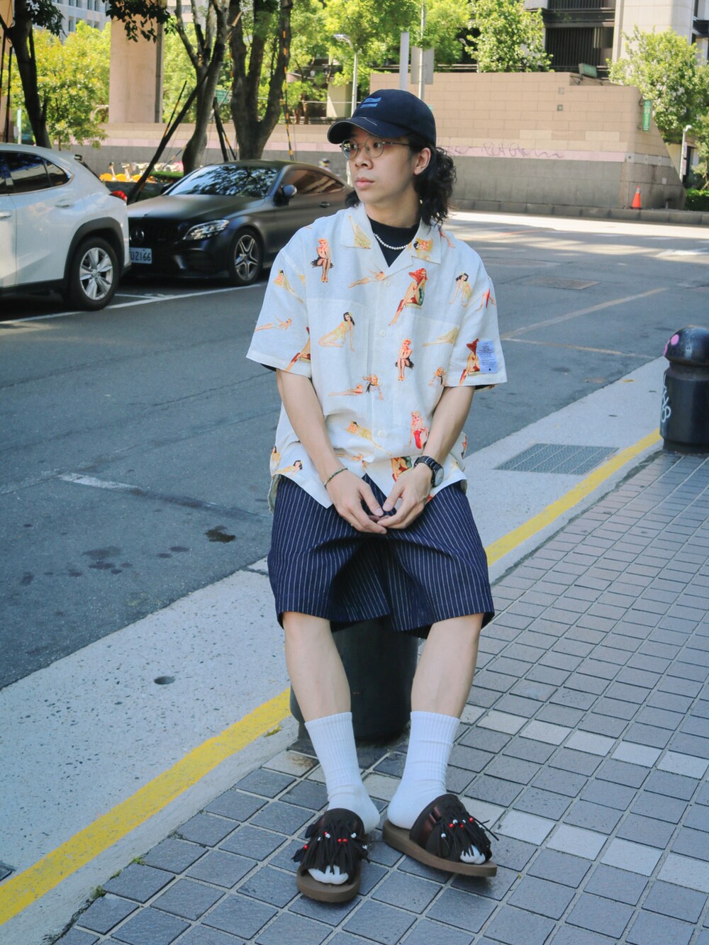 「ootd、夏、街頭穿搭、球鞋、休閒、日系極簡、牛仔褲」｜「suicokeの【別注】＜SUICOKE(スイコック)＞フリンジ サンダル◆（サンダル、ブラウン系）」を使った、阿圳｜Kyleさん（メンズ・171cm）の夏コーディネートの2枚目の写真