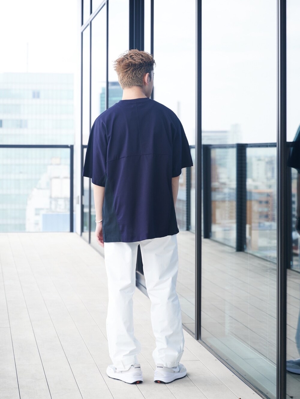 その他のTシャツ/カットソーを着用したメンズの夏コーディネートの3枚目の写真