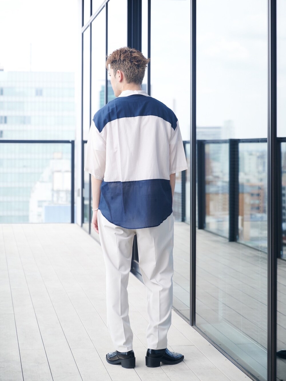 その他のシャツ/ブラウスを着用したメンズの夏コーディネートの3枚目の写真