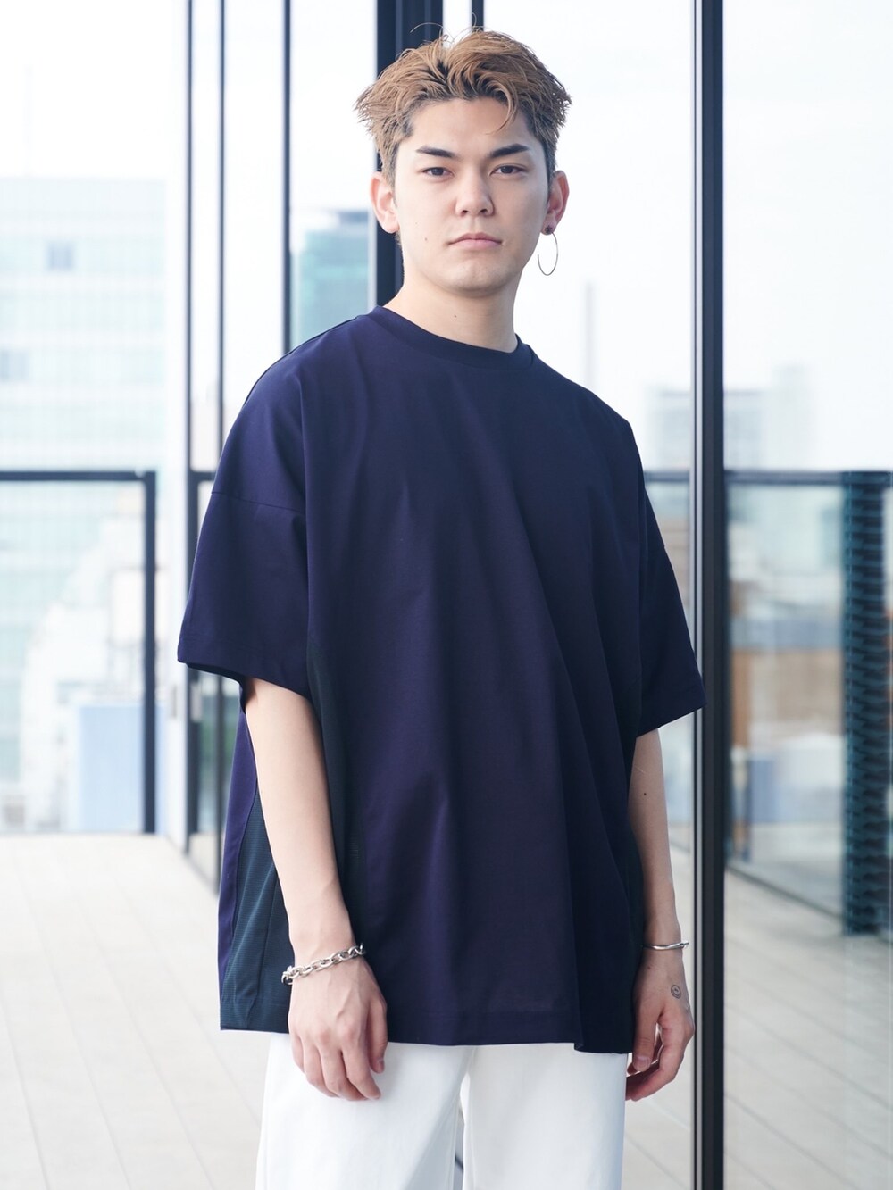 その他のTシャツ/カットソーを着用したメンズの夏コーディネートの4枚目の写真