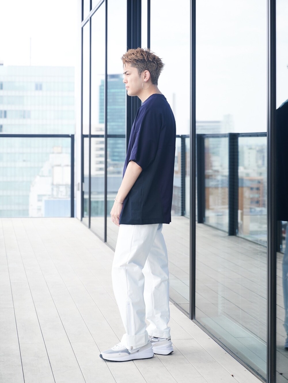 その他のTシャツ/カットソーを着用したメンズの夏コーディネートの2枚目の写真