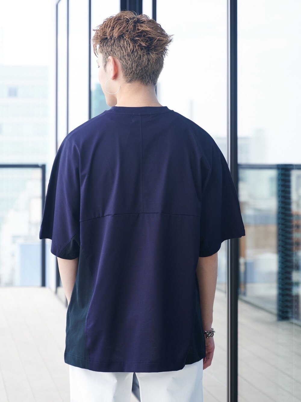 その他のTシャツ/カットソーを着用したメンズの夏コーディネートの5枚目の写真