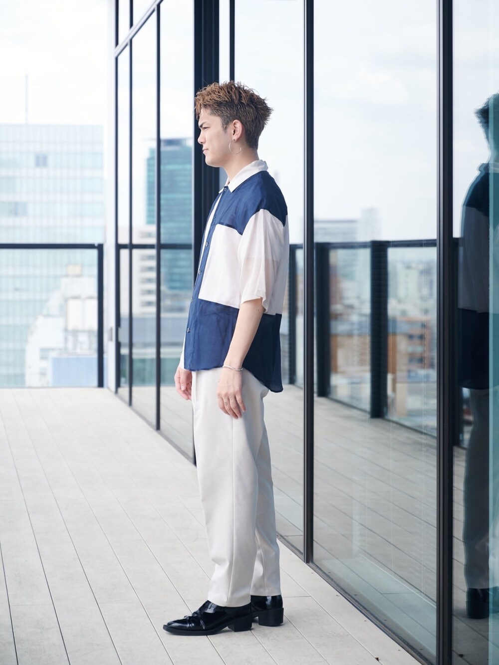 その他のシャツ/ブラウスを着用したメンズの夏コーディネートの2枚目の写真