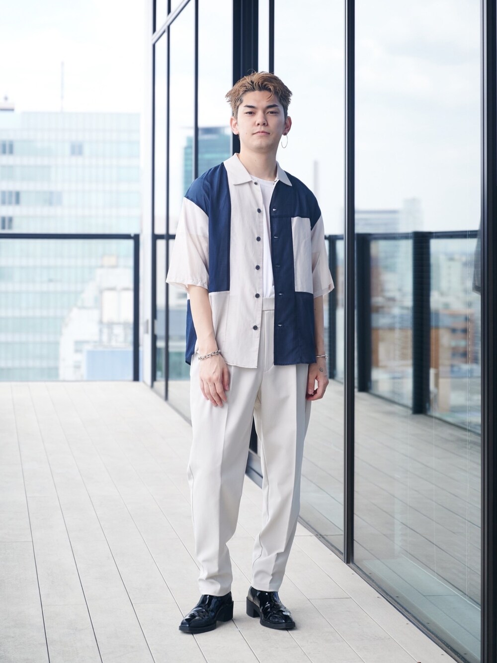 その他のシャツ/ブラウスを着用したメンズの夏コーディネートの5枚目の写真