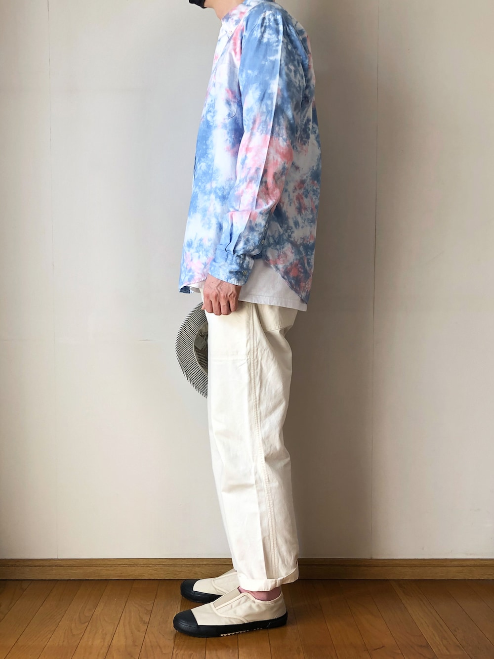 その他のシャツ/ブラウス、その他のシャツ/ブラウス、ホワイト系のTシャツ/カットソーを着用したメンズの春コーディネートの3枚目の写真