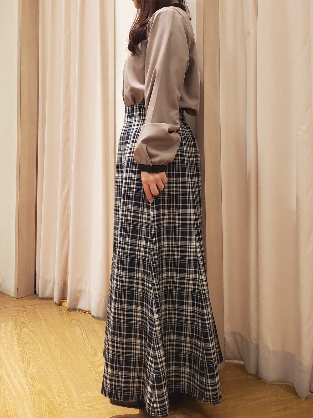 「休日コーデ、大人コーデ、低身長女子、今日のコーデ、マーメイドスカート、チェック、ブラウス、スカート、シンプル、フェミニン、ガーリー、ガーリーコーデ、低身長、低身長コーデ、テチチテラス」｜「canonlineshopでも購入可能です🖥️💗の　プロフィールの🖥️マークから飛べます🕊️（トップス、その他）」を使った、𝚝𝚊𝚖𝚊𝚖𝚒さん（レディース・148cm）の秋コーディネートの4枚目の写真