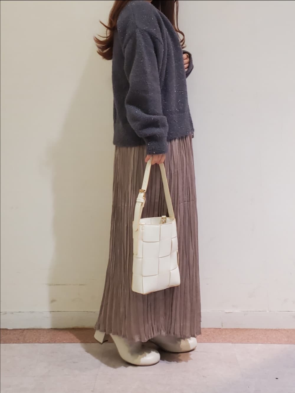 「秋コーデ、ラメ、ラメニット、カーディガン、低身長、低身長コーデ、ガーリー、キレイめ、フェミニン、スカート」｜「canonlineshopでも購入可能です💻️💞のアイテム（トップス、その他）」を使った、𝚝𝚊𝚖𝚊𝚖𝚒さん（レディース・148cm）の秋コーディネートの3枚目の写真