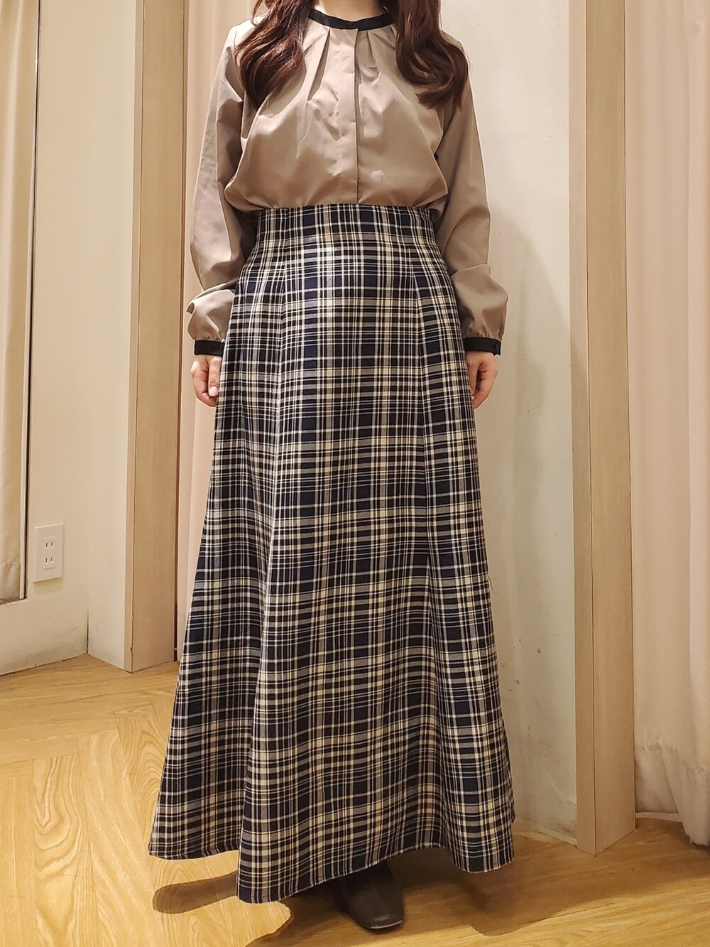 「休日コーデ、大人コーデ、低身長女子、今日のコーデ、マーメイドスカート、チェック、ブラウス、スカート、シンプル、フェミニン、ガーリー、ガーリーコーデ、低身長、低身長コーデ、テチチテラス」｜「canonlineshopでも購入可能です🖥️💗の　プロフィールの🖥️マークから飛べます🕊️（トップス、その他）」を使った、𝚝𝚊𝚖𝚊𝚖𝚒さん（レディース・148cm）の秋コーディネートの2枚目の写真